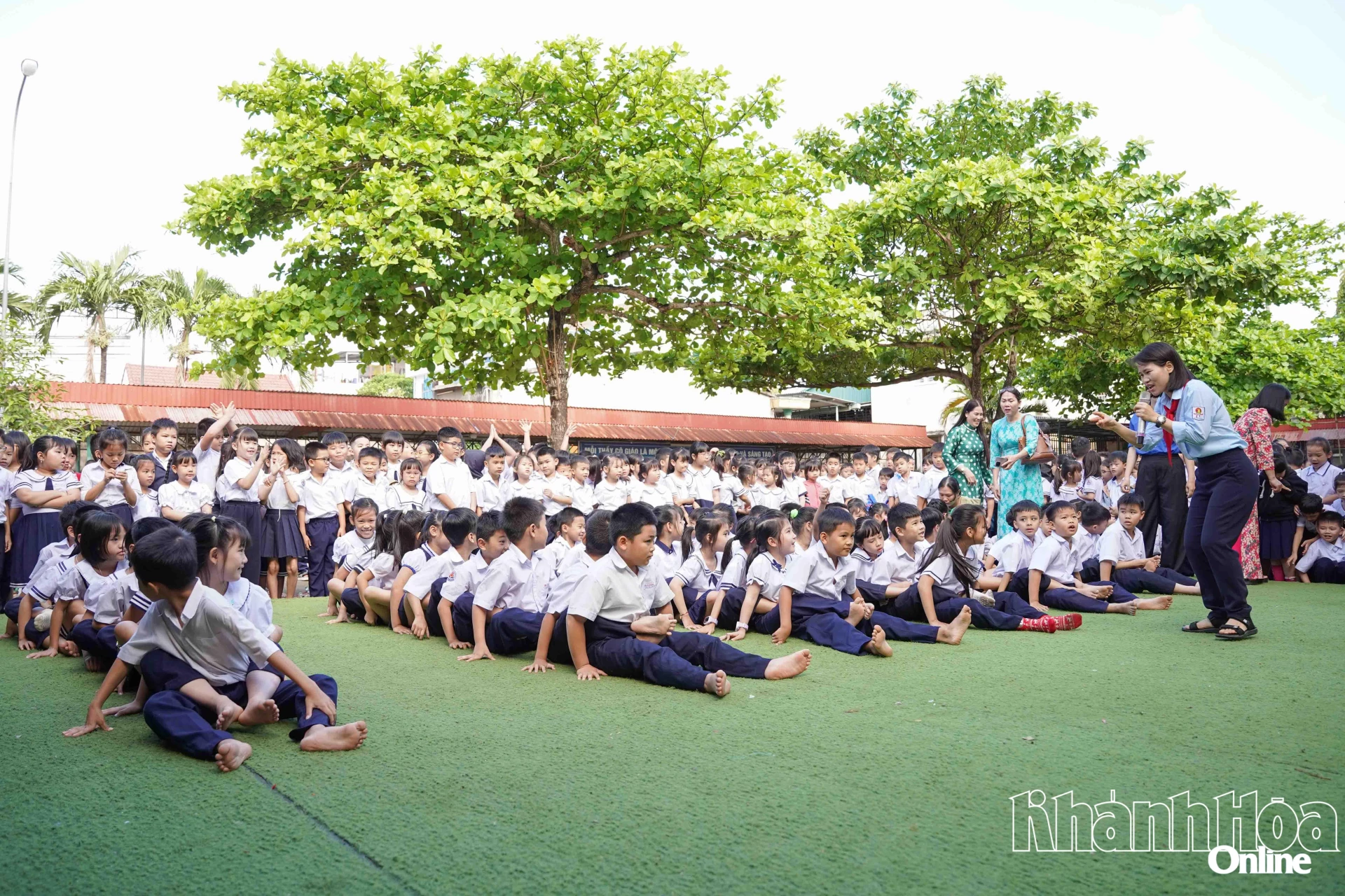 Các thiếu nhi tham gia các hoạt động tập thể tại Ngày hội “Thiếu nhi vui khỏe - Tiến bước lên Đoàn” 
do Đoàn xã Diên Khánh tổ chức.
