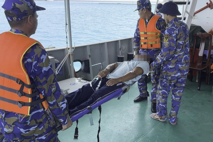 Hải đoàn 129 vận chuyển cấp cứu ngư dân bị nạn trên quần đảo Trường Sa