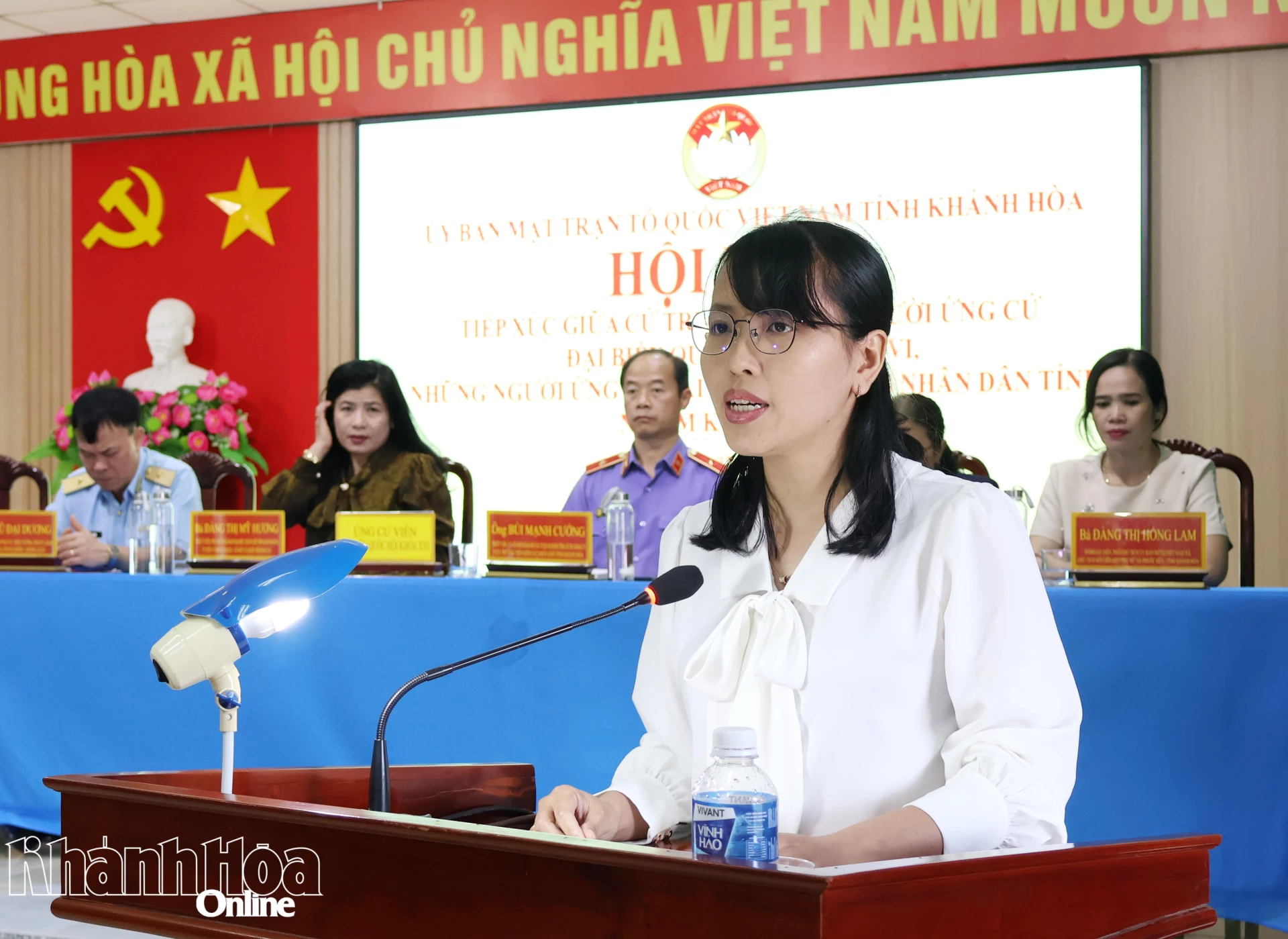 Bà Nguyễn Ngọc Hiền Trang trình bày chương trình hành động.