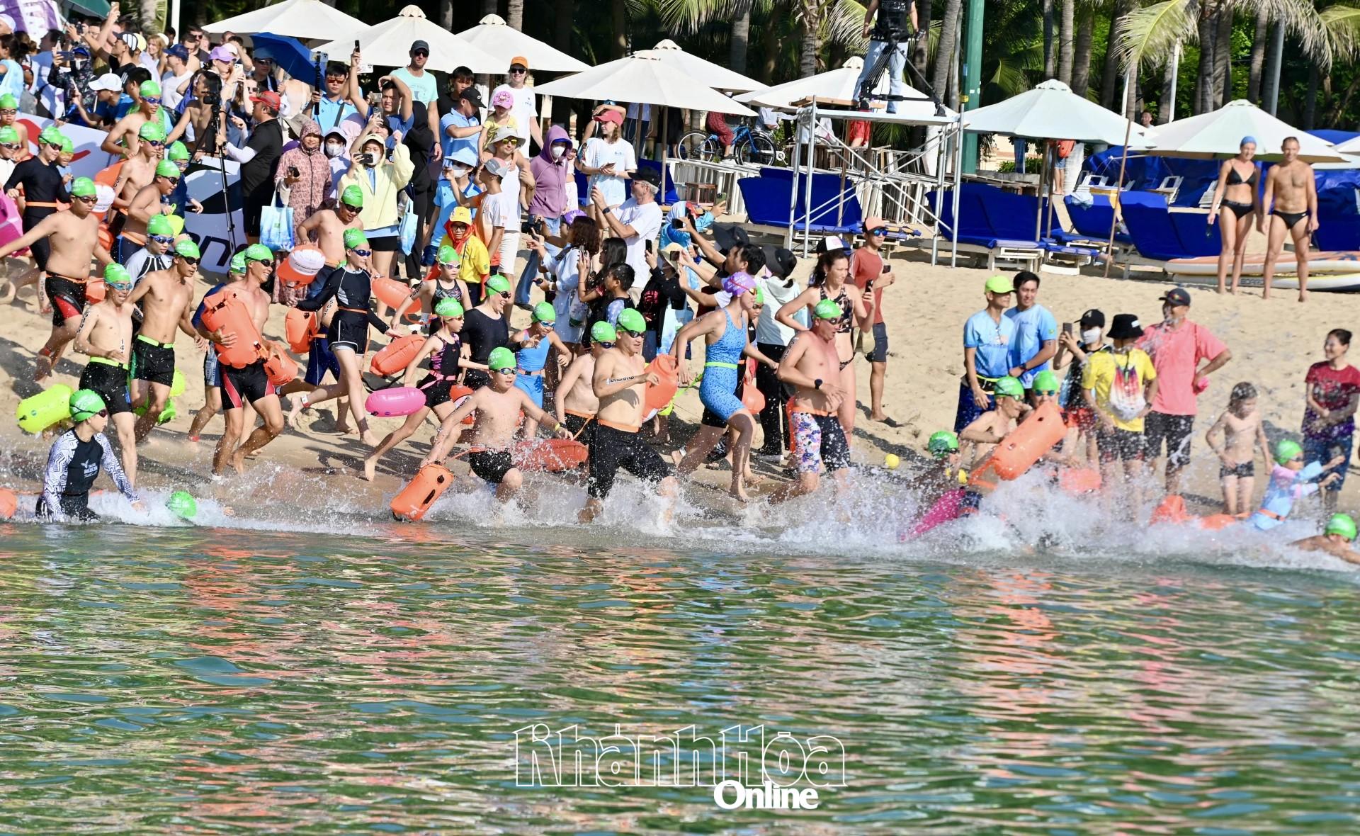 Hấp dẫn Giải bơi biển Sea Star Nha Trang.