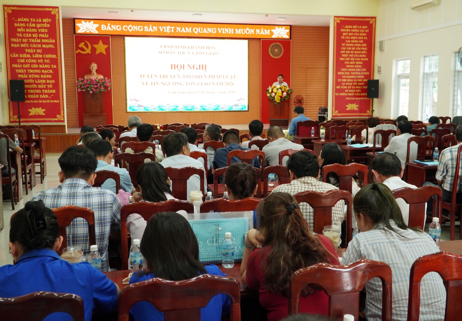 Quang cảnh hội nghị.