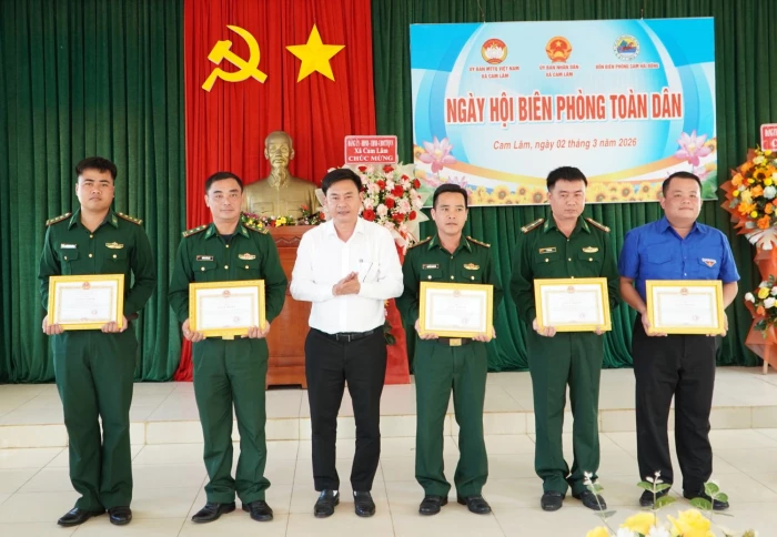 UBND xã Cam Lâm phối hợp tổ chức Ngày hội Biên phòng toàn dân 