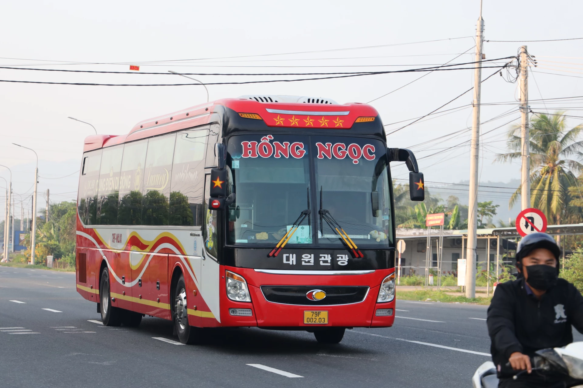 Xe khách chạy trên Quốc lộ 1 đia qua địa bàn tỉnh