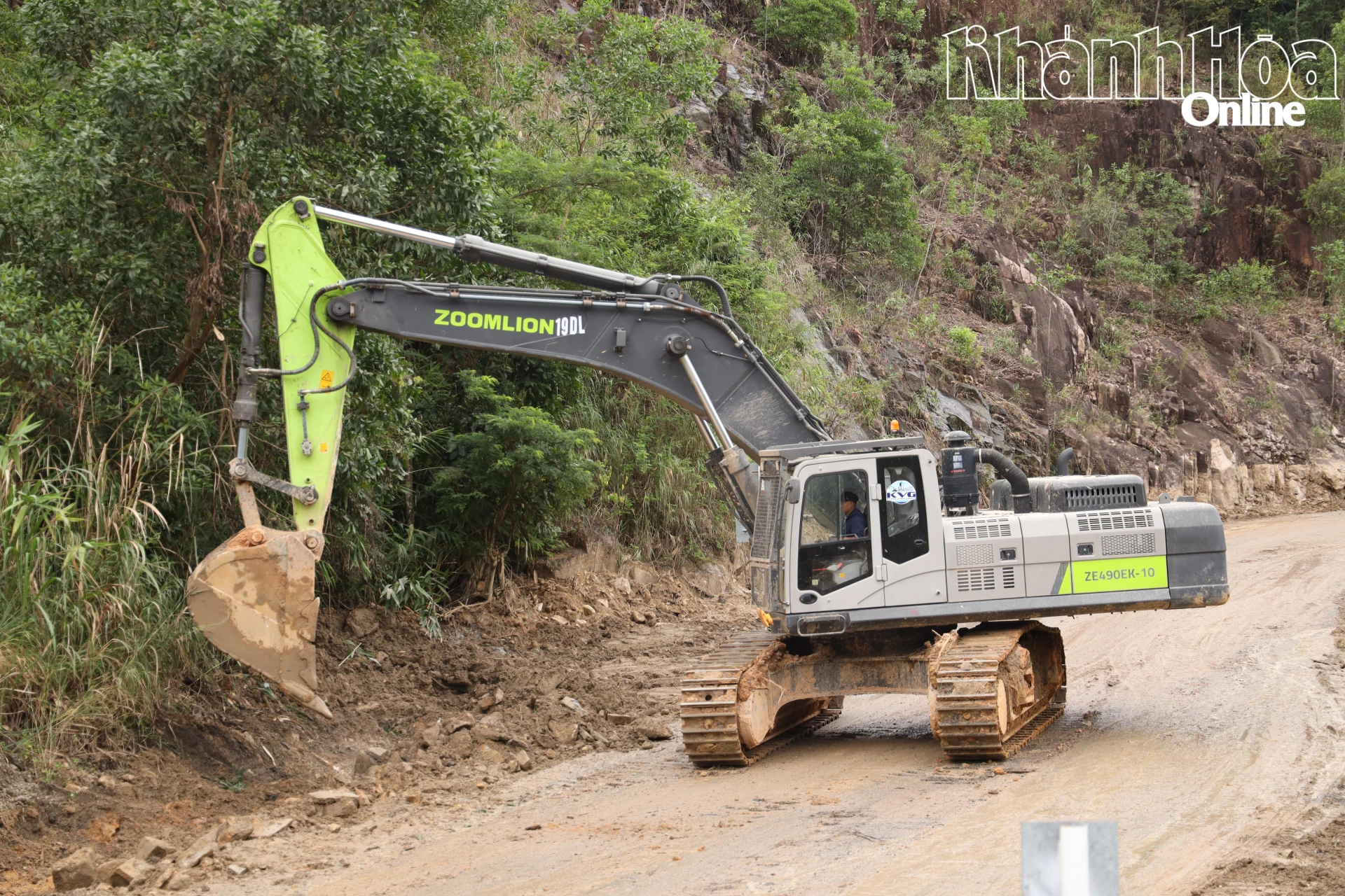 Đơn vị nhà thầu sửa chữa tuyến đèo Khánh Lê (Quốc lộ 27C).