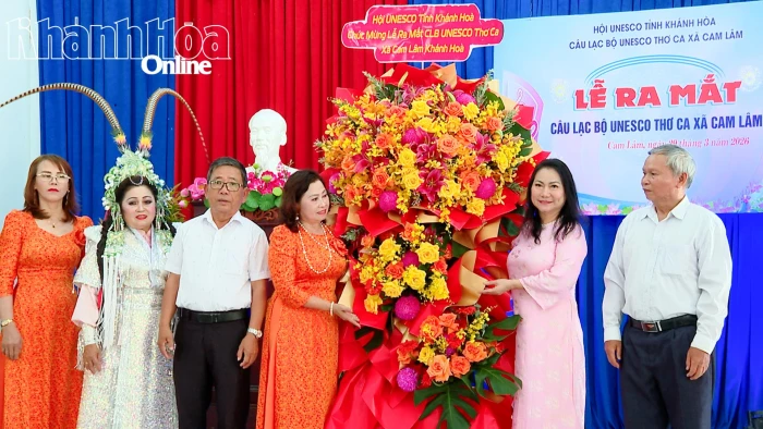 Ra mắt Câu lạc bộ UNESCO thơ ca xã Cam Lâm