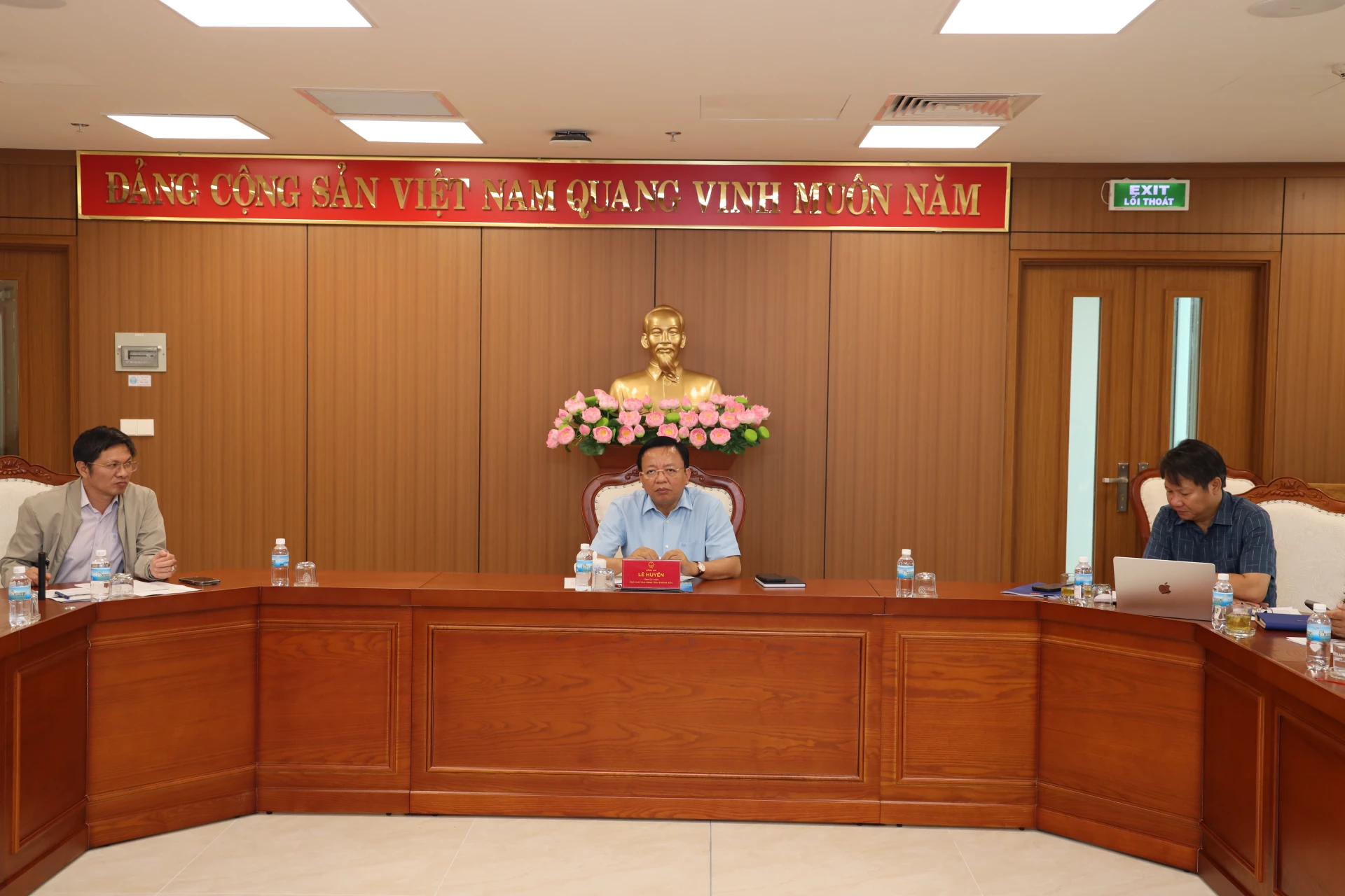 Đồng chí Lê Huyền kết luận cuộc họp