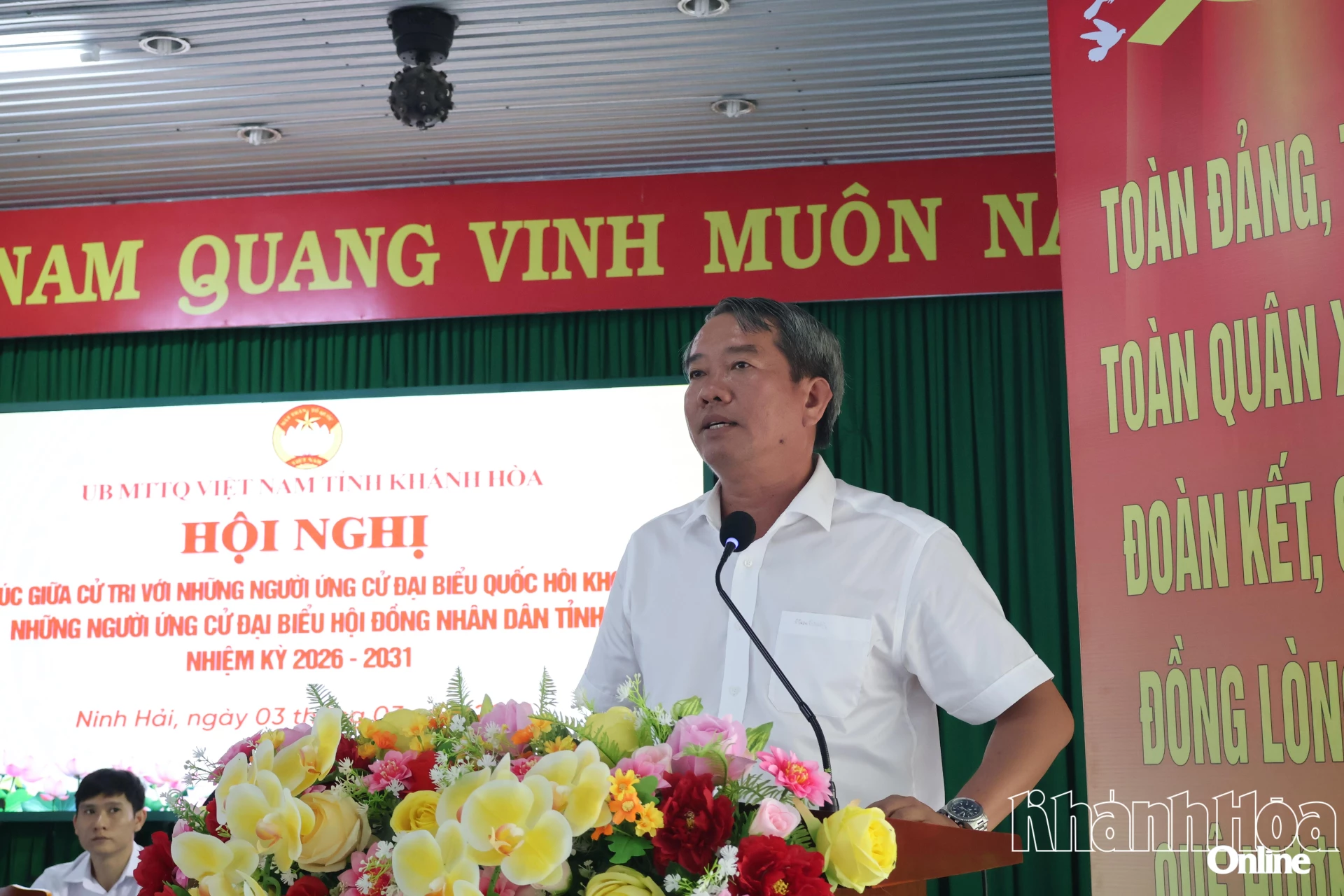 Ông Trần Minh Thái trình bày chương trình hành động trước cử tri.