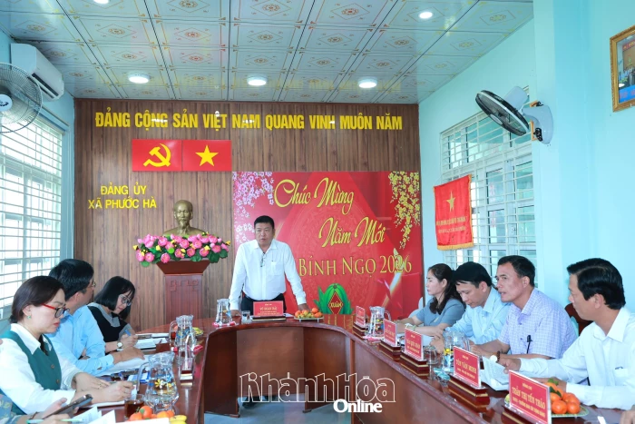 Trưởng Ban Tuyên giáo và Dân vận Tỉnh ủy Võ Hoàn Hải kiểm tra công tác chuẩn bị bầu cử tại xã Phước Hà