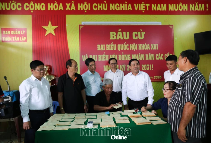 Phó Bí thư Tỉnh ủy, Chủ tịch HĐND tỉnh, Phó Trưởng ban Chỉ đạo Bầu cử tỉnh Lâm Đông kiểm tra công tác chuẩn bị bầu cử tại 2 địa phương