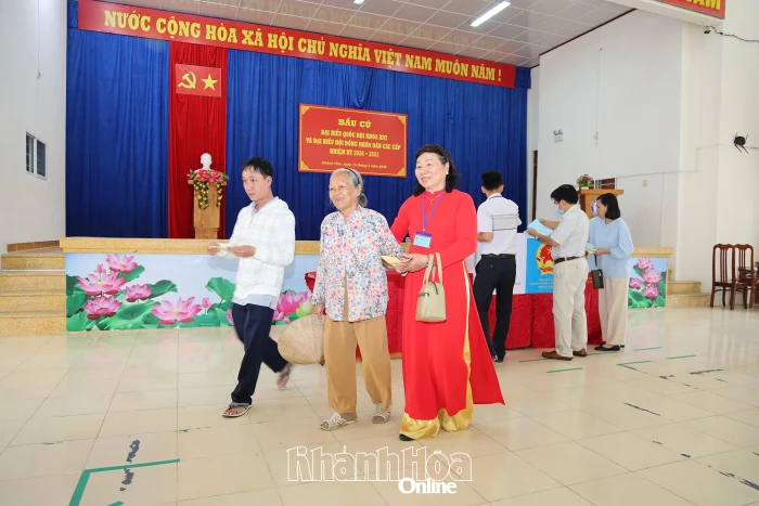 Đến 13 giờ 30 ngày 15-3, tỷ lệ cử tri đi bầu cử của tỉnh Khánh Hòa đạt 91,74%