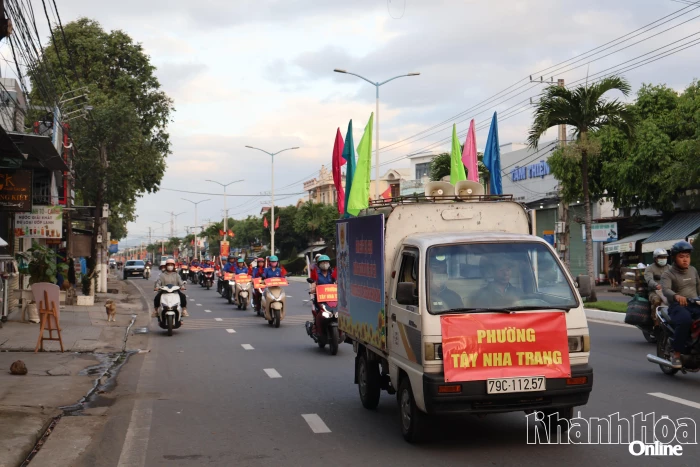 Phường Tây Nha Trang diễu hành tuyên truyền lưu động bầu cử đại biểu Quốc hội khóa XVI và đại biểu HĐND các cấp