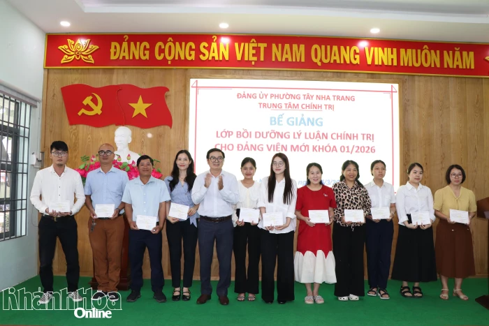 79 đảng viên mới khu vực Nha Trang được bồi dưỡng lý luận chính trị