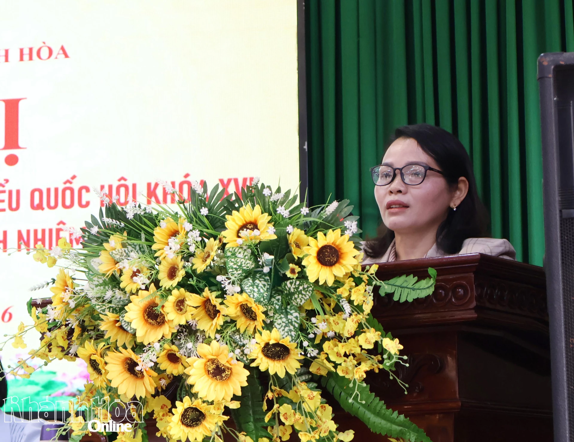 Bà Patâu Axá Thị Dem trình bày chương trình hành động.