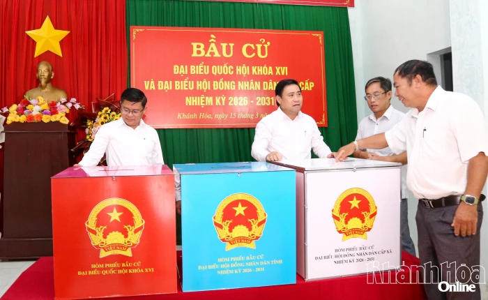 Phó Bí thư Tỉnh ủy, Chủ tịch HĐND tỉnh Lâm Đông kiểm tra công tác chuẩn bị bầu cử tại 5 địa phương