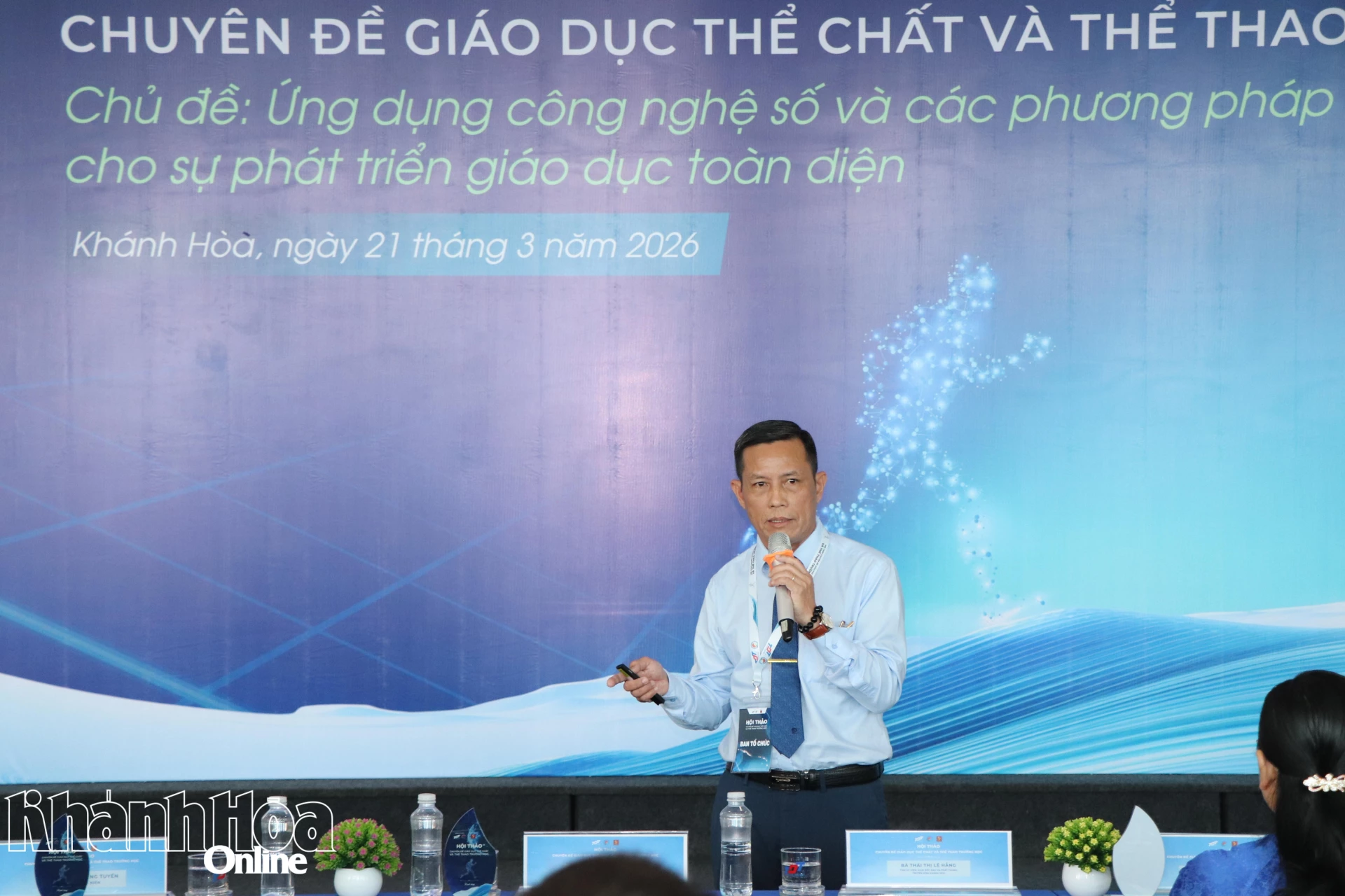 Phó Giáo sư, Tiến sĩ Trần Duy Hòa - Phó Trưởng Khoa Khoa học thể thao, Trường Đại học Tôn Đức Thắng trình bày chuyên đề tại hội thảo.