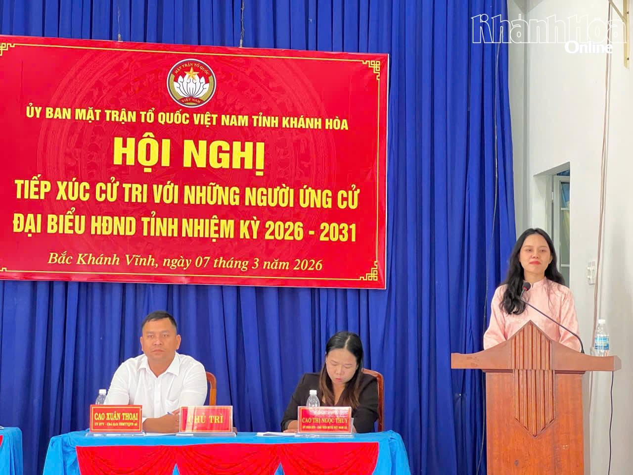 Bà Trần Thị Thanh trình bày chương trình hành động.