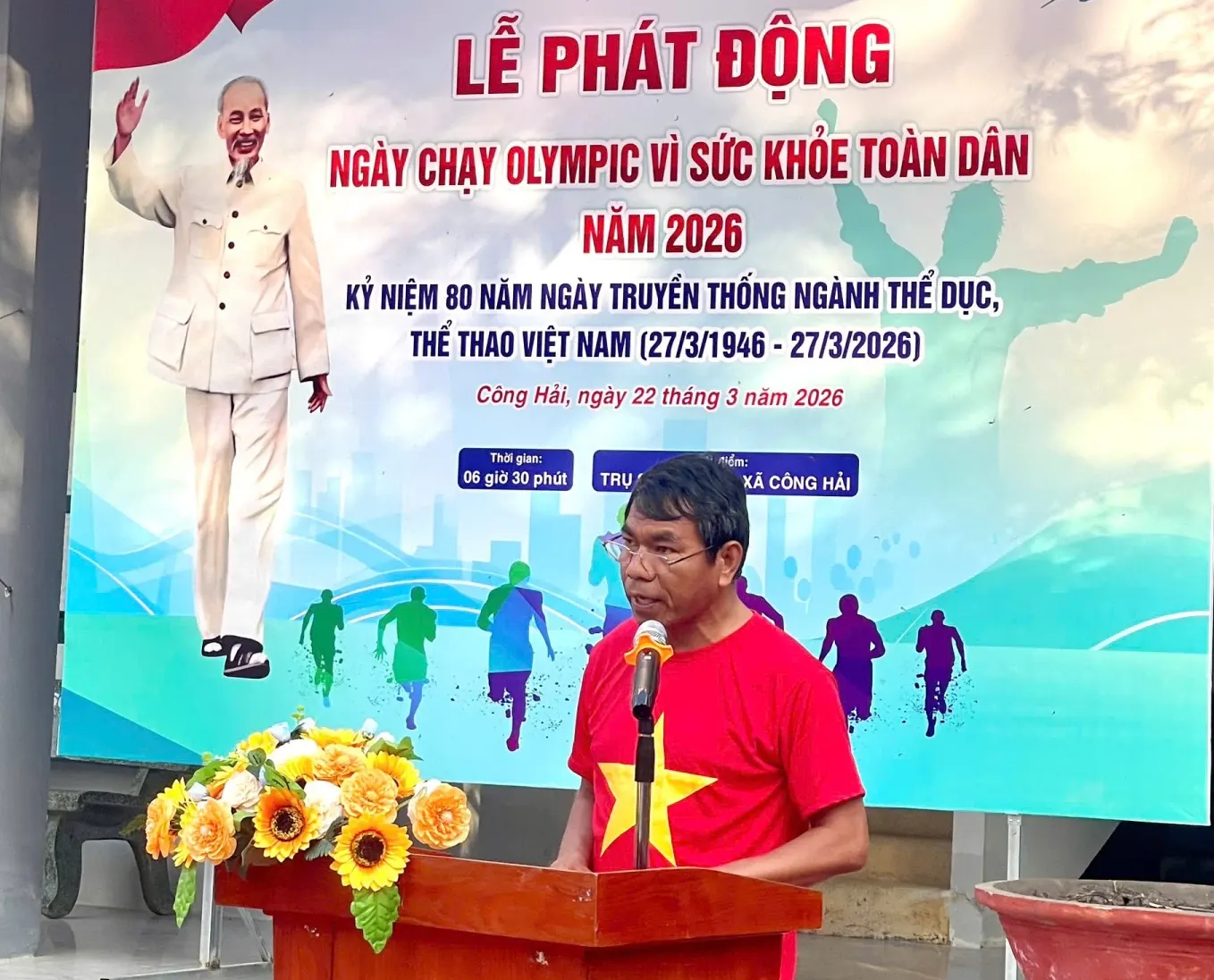 Lãnh đạo xã phát biểu tại lễ phát động.