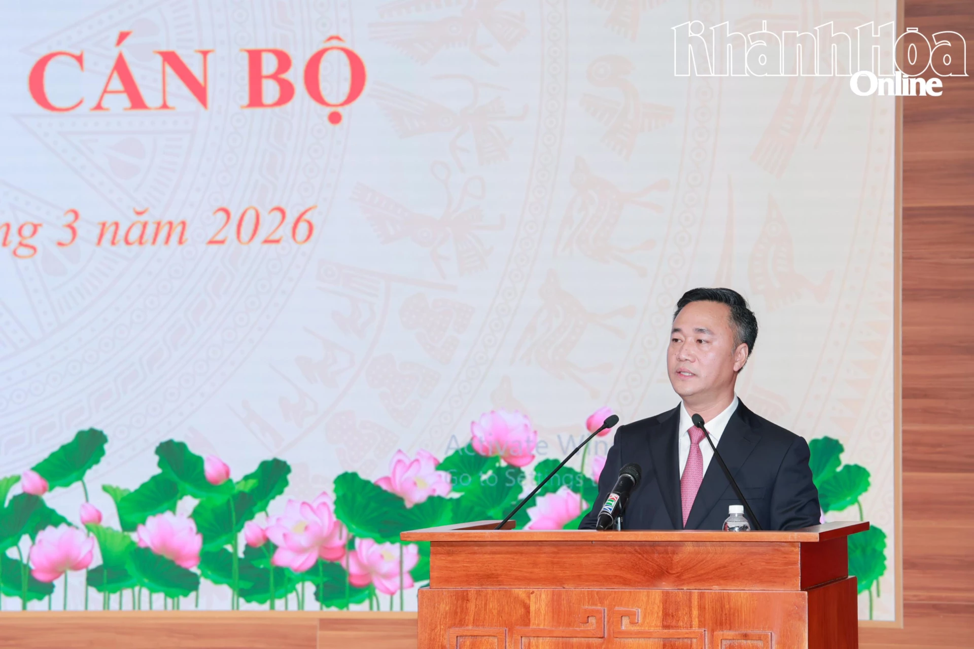 Đồng chí Nguyễn Việt Hùng phát biểu tại hội nghị.

