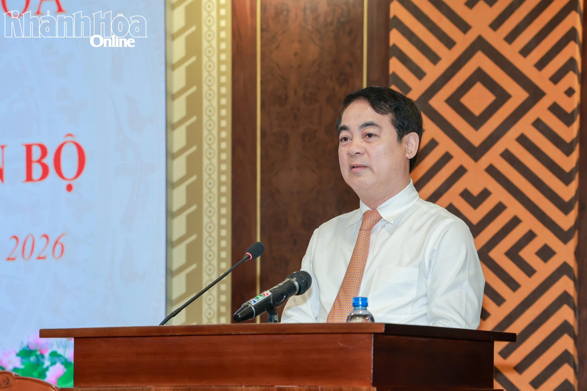 Đồng chí Nghiêm Xuân Thành phát biểu tại hội nghị.