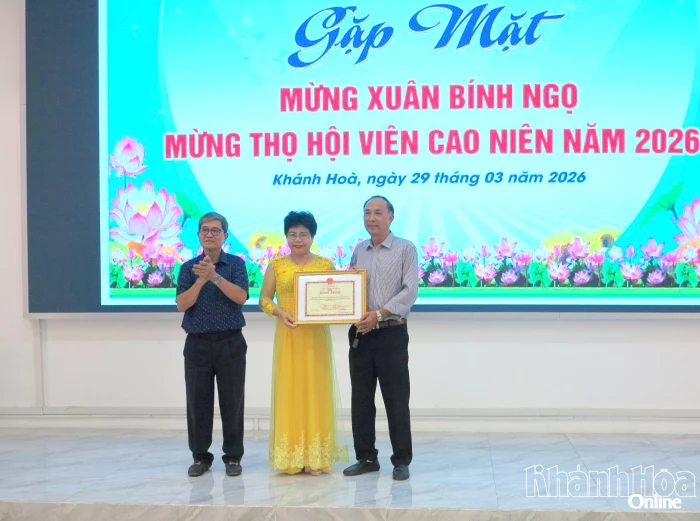 Hội Cựu giáo chức Trường Đại học Khánh Hòa gặp mặt hội viên cao niên