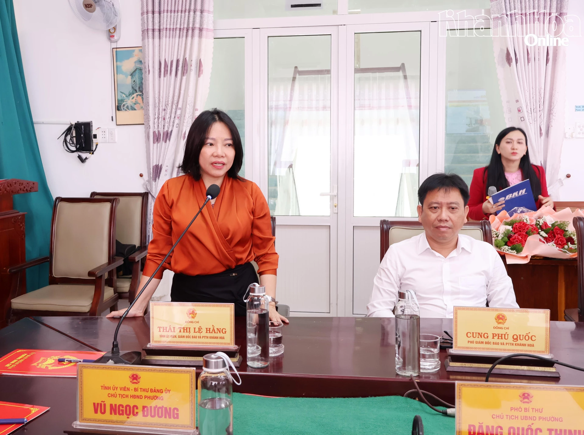 Bà Thái Thị Lệ Hằng - Giám đốc Báo và Phát thanh, Truyền hình Khánh Hòa phát biểu tại buổi lễ.