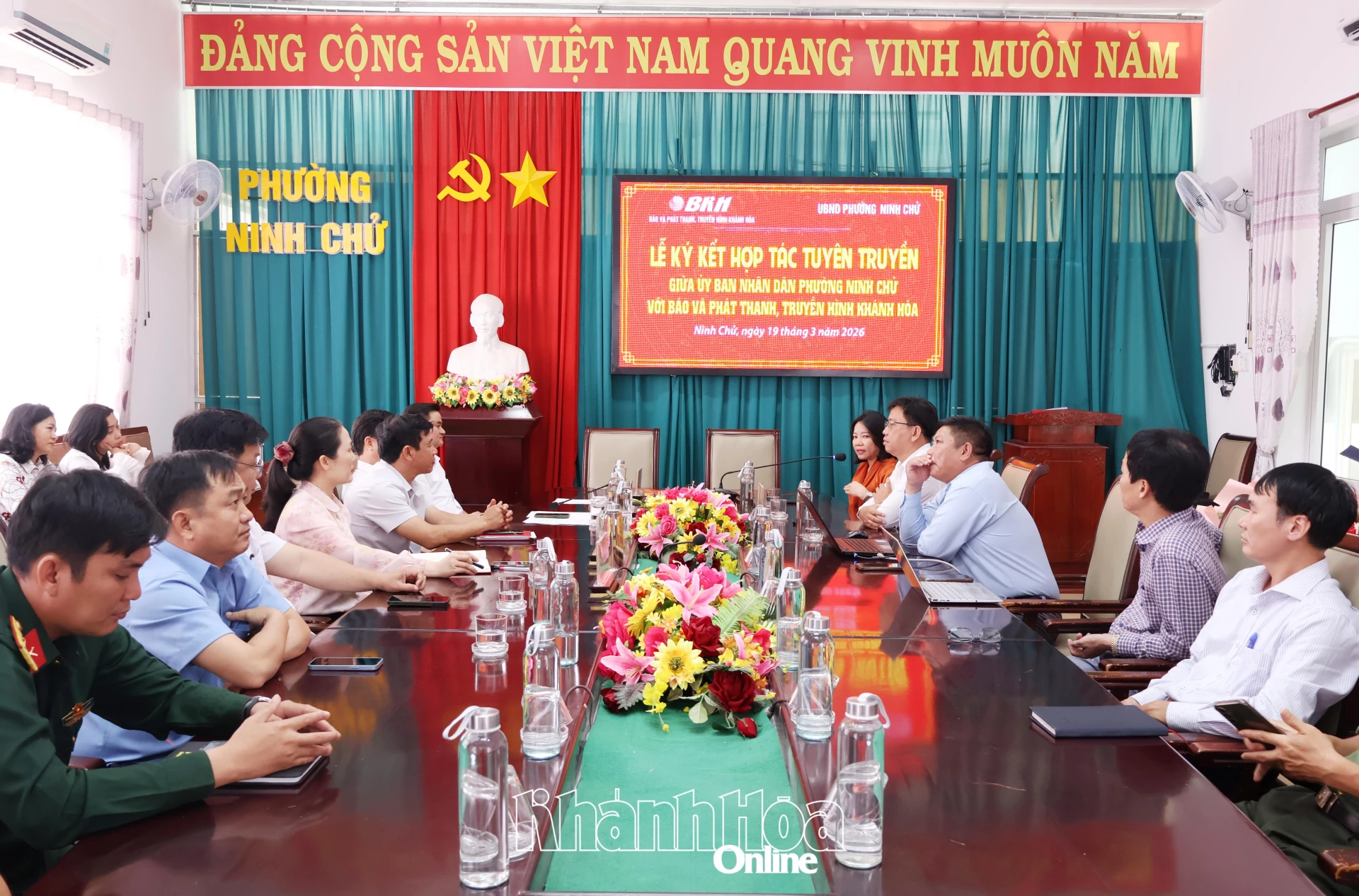 Quang cảnh lễ ký kết.