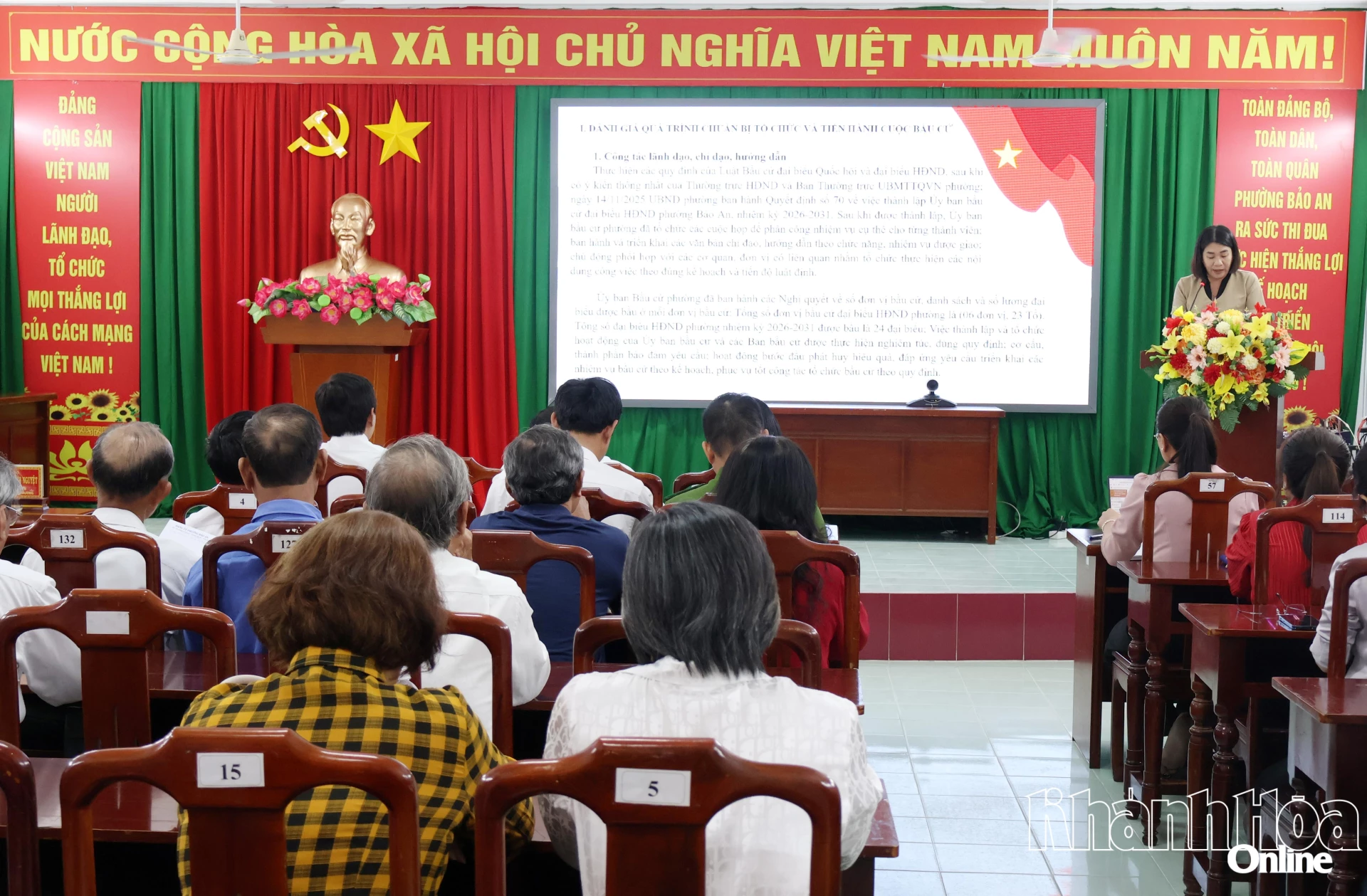 Quanh cảnh hội nghị.