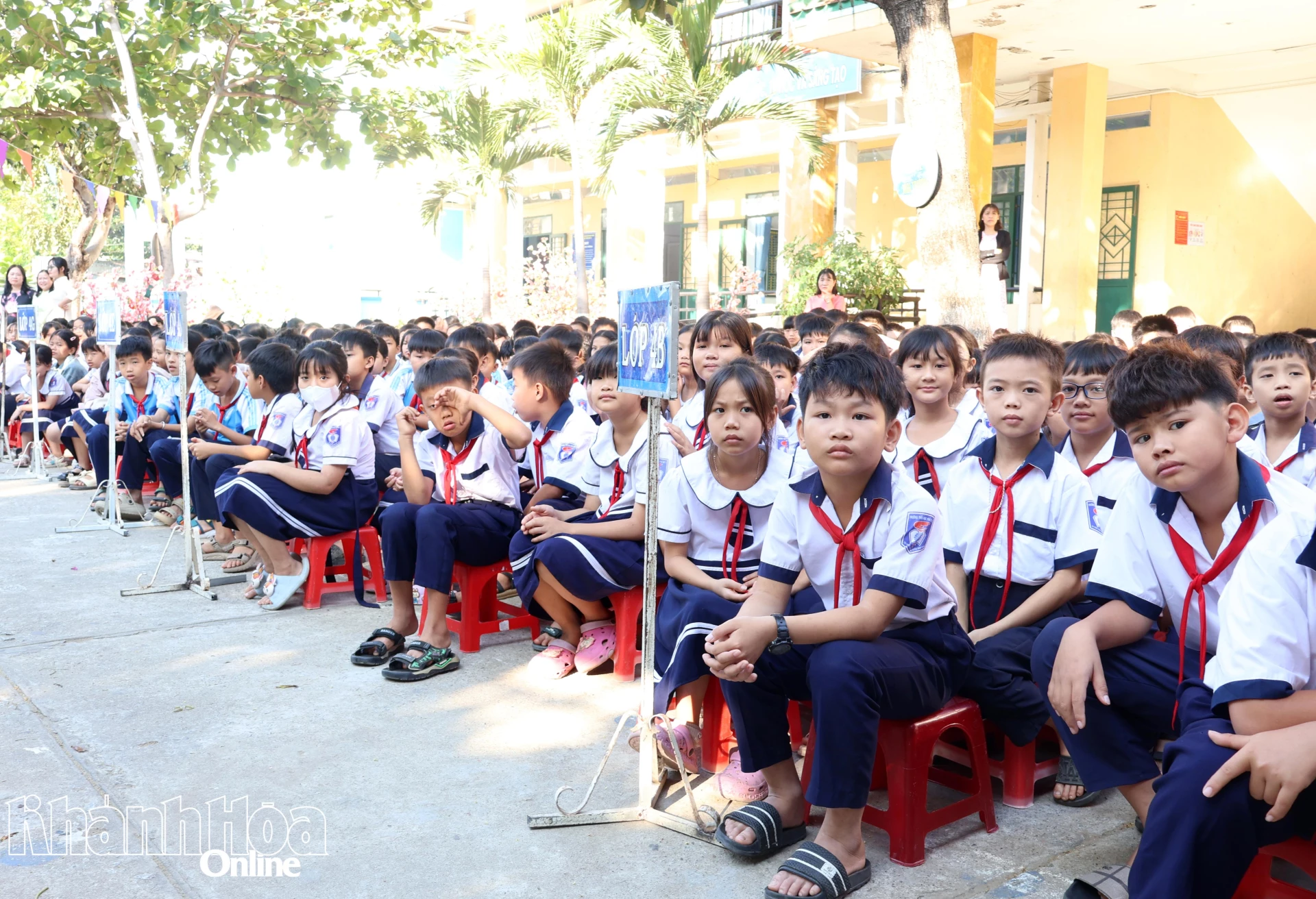 Các học sinh tham dự chương trình.