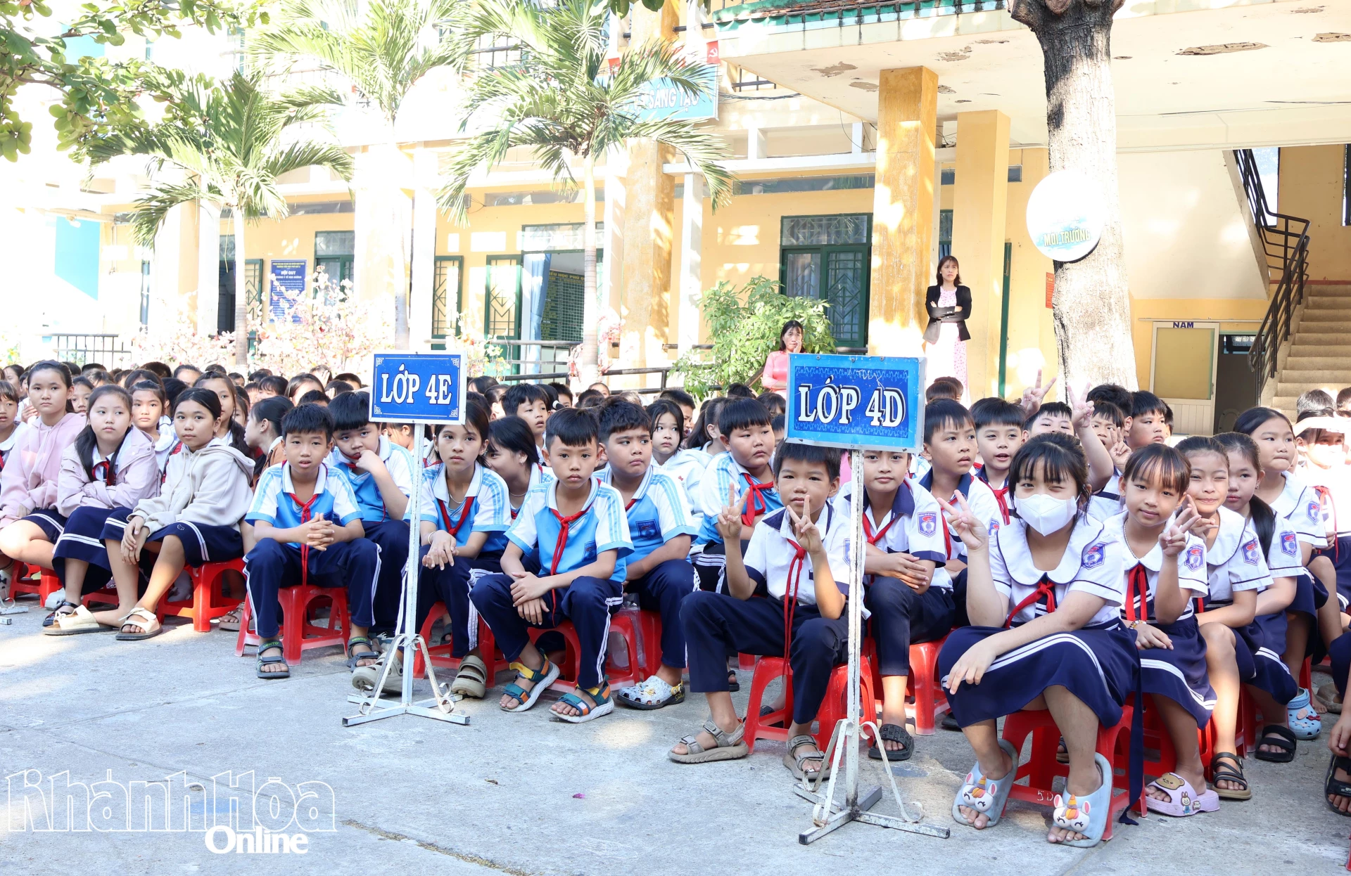 Các học sinh tham dự chương trình.