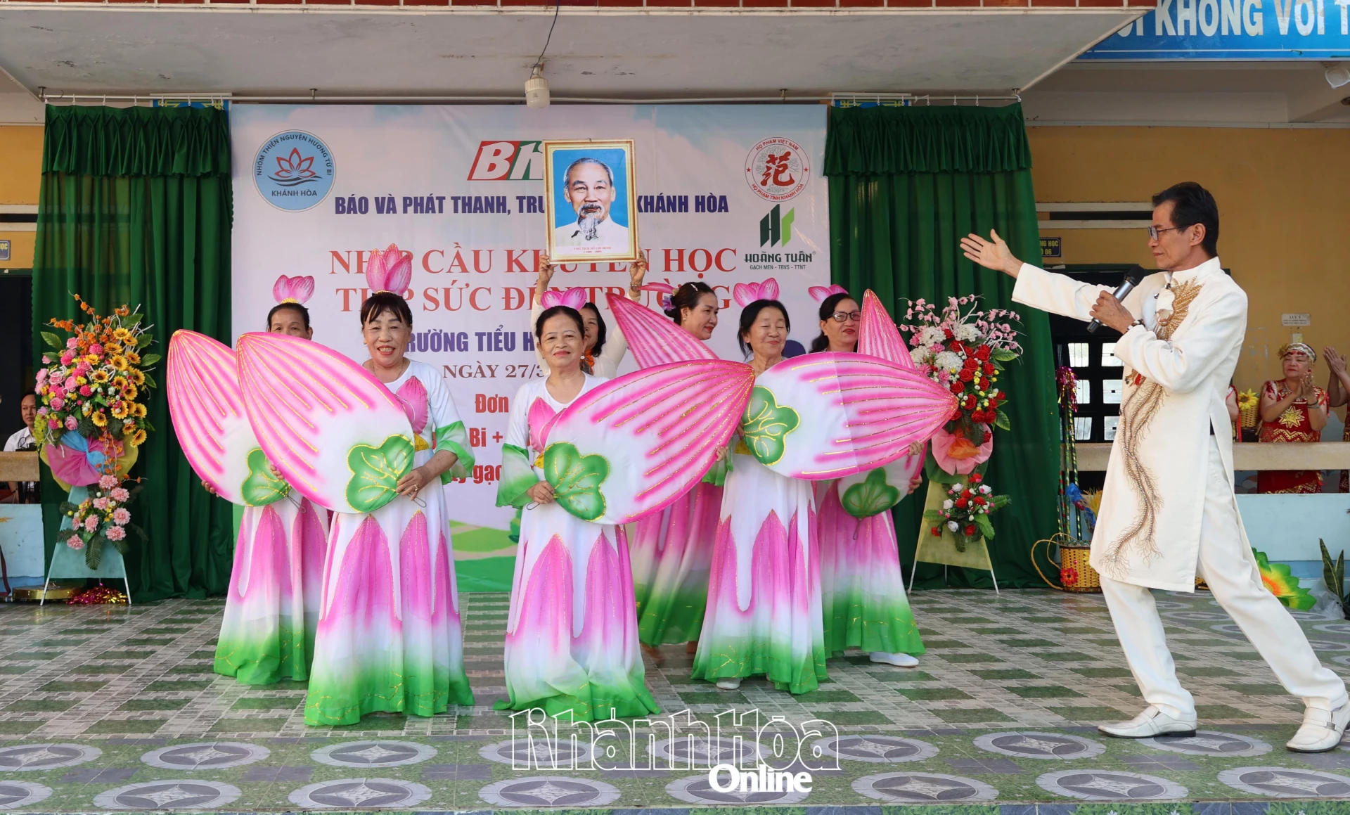 Tiết mục văn nghệ tại chương trình.