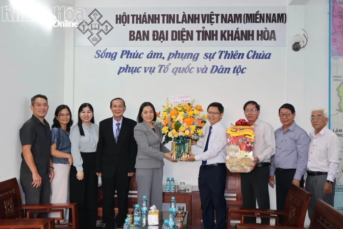 Phó Chủ tịch Thường trực Ủy ban MTTQ Việt Nam tỉnh Trần Thu Mai thăm các cơ sở Công giáo, Tin lành nhân dịp lễ Phục sinh