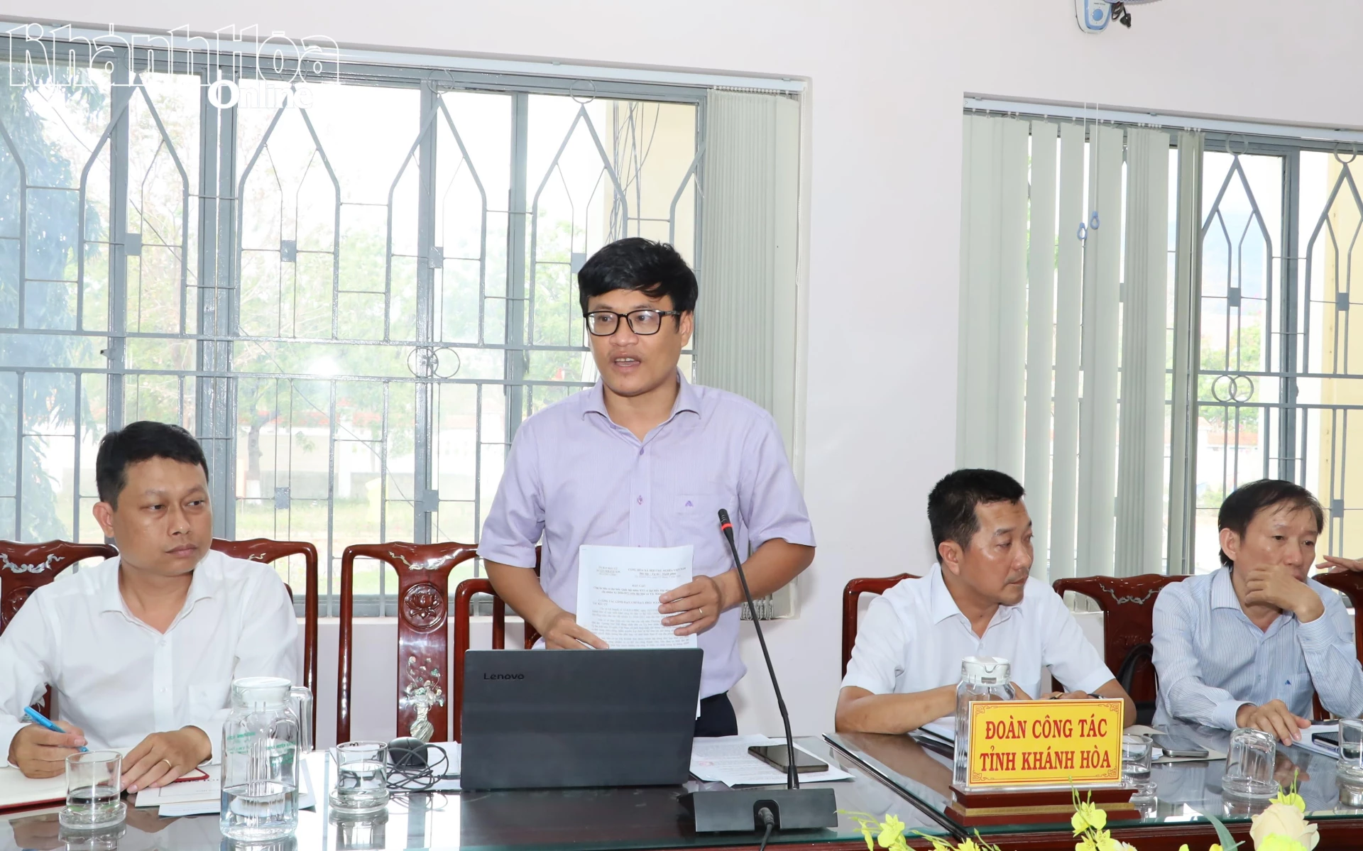 Đại diện Sở Nội vụ nêu ý kiến tại buổi làm việc.