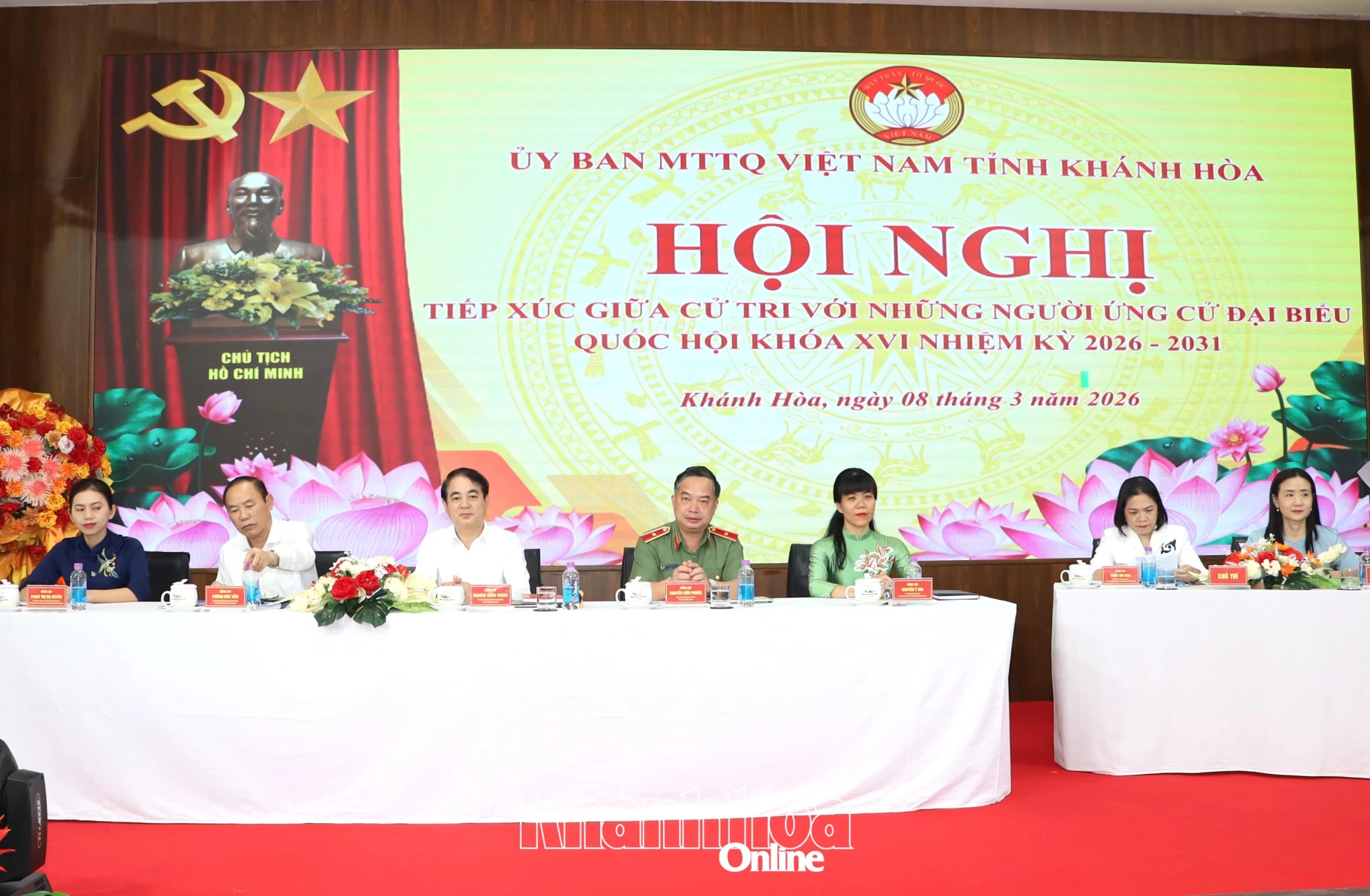 Bí thư Tỉnh ủy Nghiêm Xuân Thành và các ứng cử viên đại biểu Quốc hội tiếp xúc cử tri Trường Cao đẳng Du lịch Nha Trang.