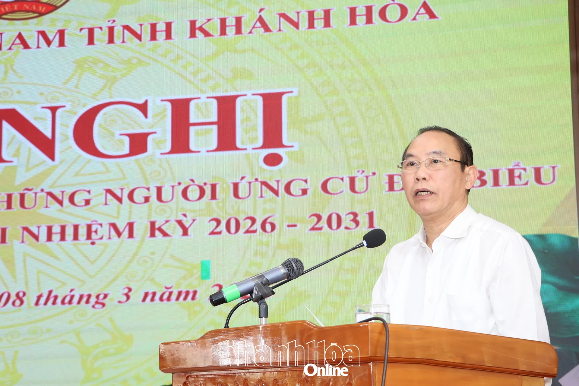 Thứ trưởng Bộ Nông nghiệp và Môi trường Phùng Đức Tiến trình bày chương trình hành động.