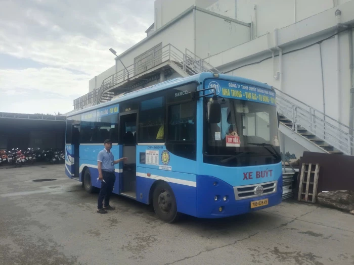 Xe buýt Quyết Thắng giữ nguyên giá vé dù giá xăng, dầu tăng cao