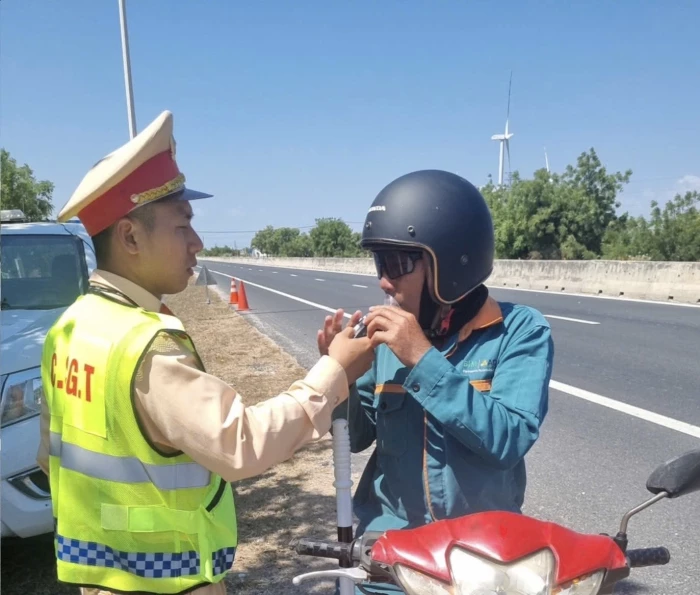 Quý I, xử lý hơn 3.300 trường hợp vi phạm nồng độ cồn