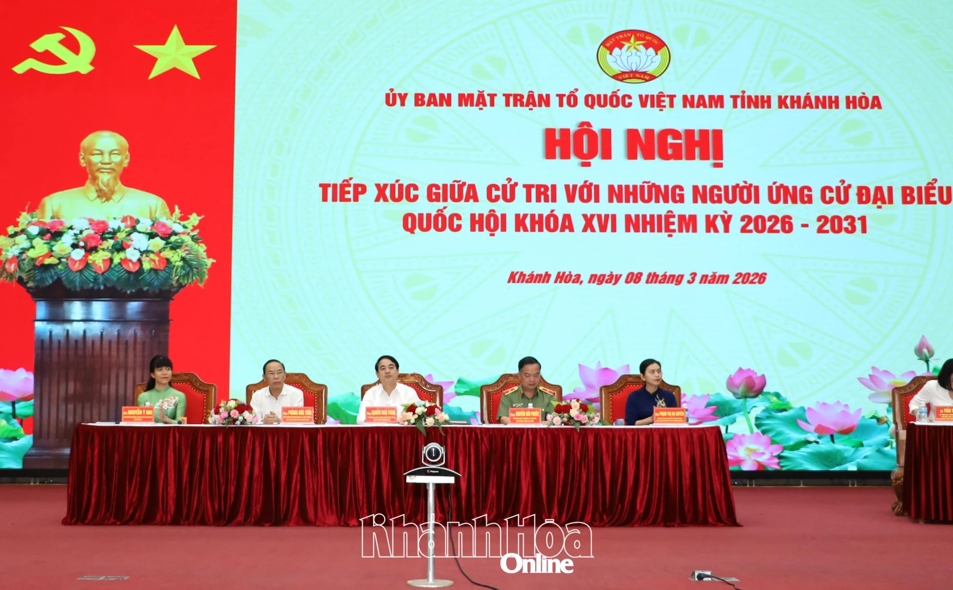 Bí thư Tỉnh ủy Nghiêm Xuân Thành và các ứng cử viên đại biểu Quốc hội tiếp xúc cử tri Trường Sĩ quan Thông tin.