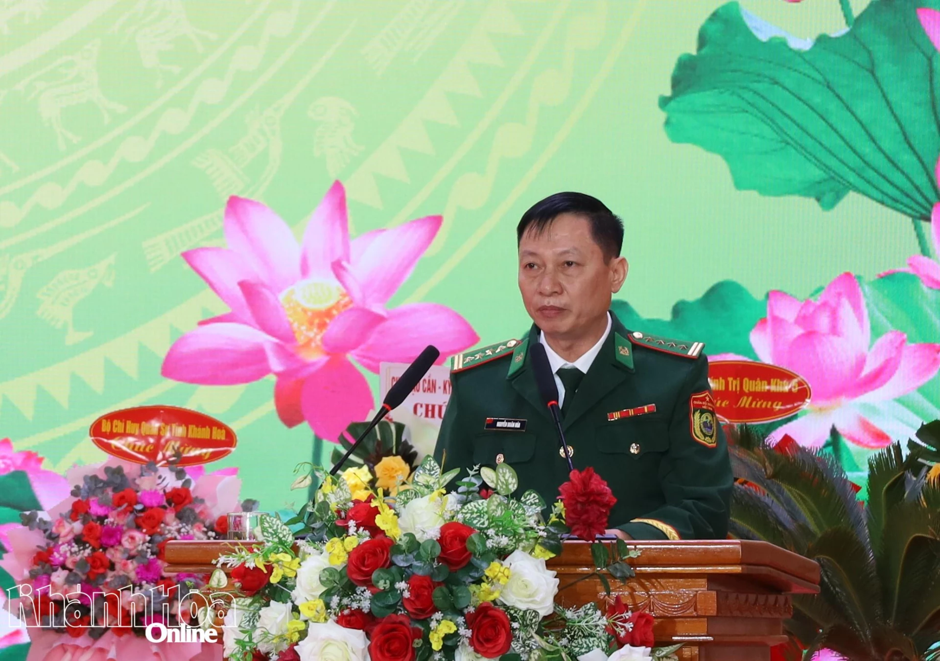 Đại tá Nguyễn Doãn Hòa - Phó Chính ủy Bộ Chỉ huy Quân sự tỉnh, Chính ủy Ban Chỉ huy Bộ đội Biên phòng tỉnh đọc diễn văn kỷ niệm.