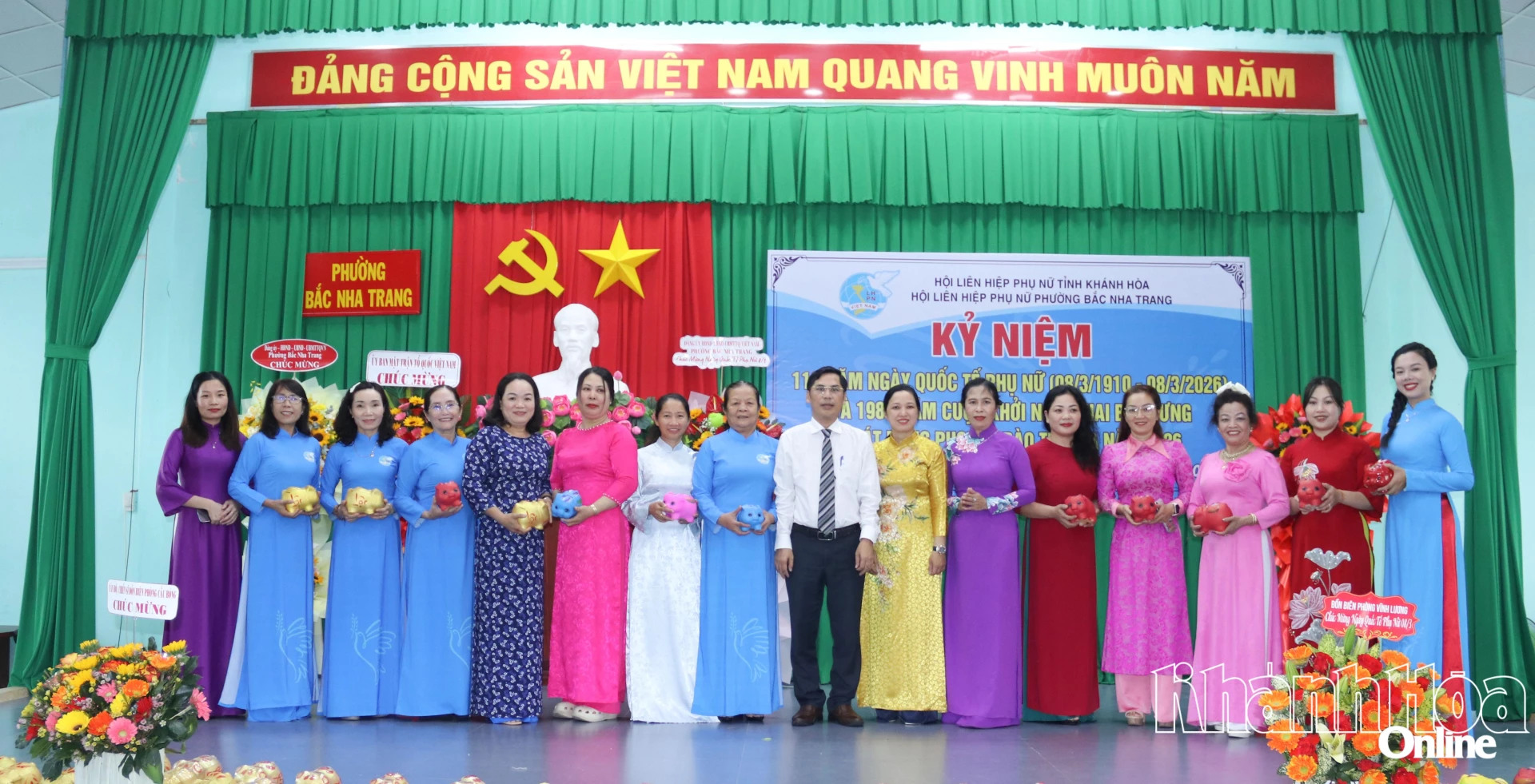 Hội Liên hiệp Phụ nữ phường phát động phong trào Nuôi heo đất tiết kiệm.