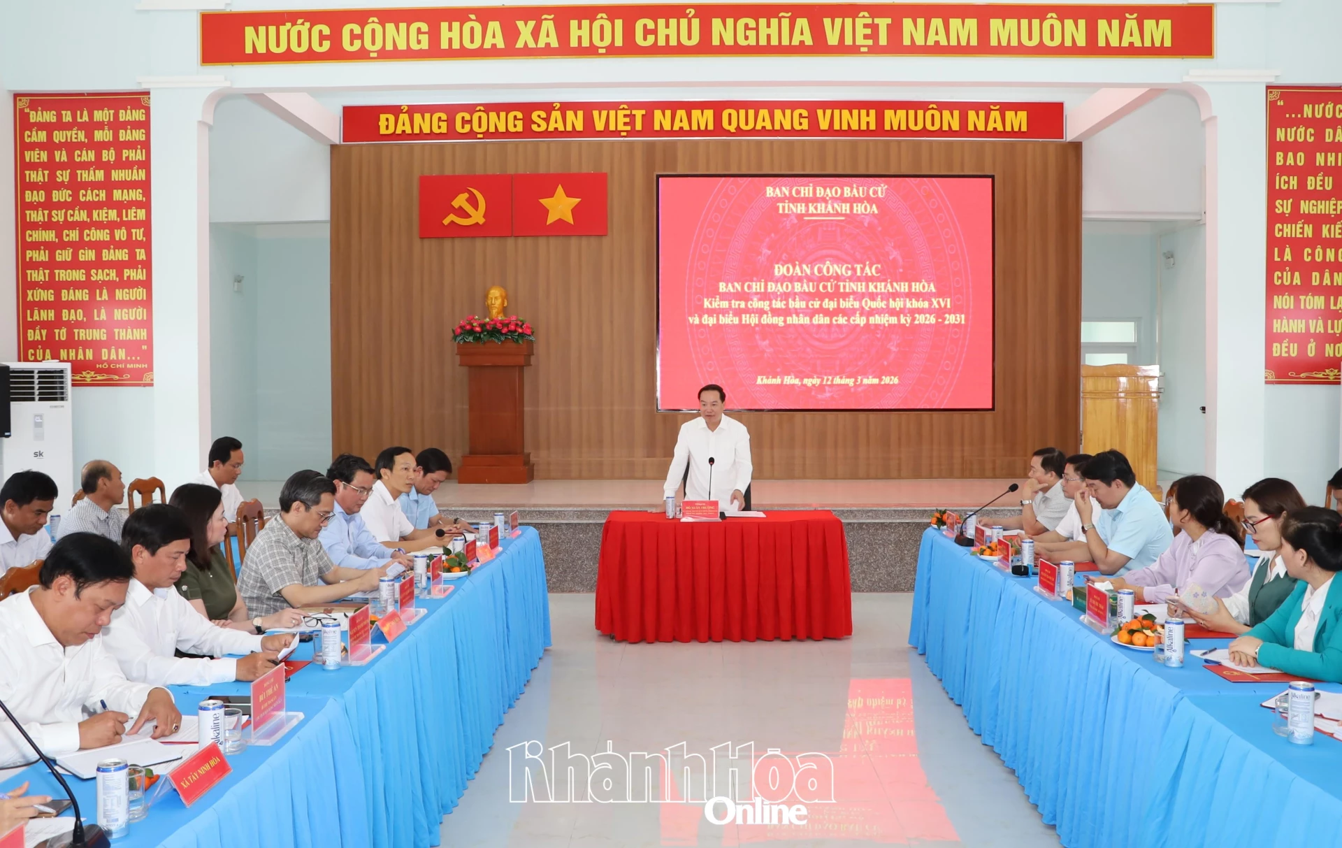 Đồng chí Hồ Xuân Trường phát biểu kết luận tại buổi kiểm tra công tác bầu cử tại phường Ninh Hòa, phường Đông Ninh Hòa và xã Tây Ninh Hòa.