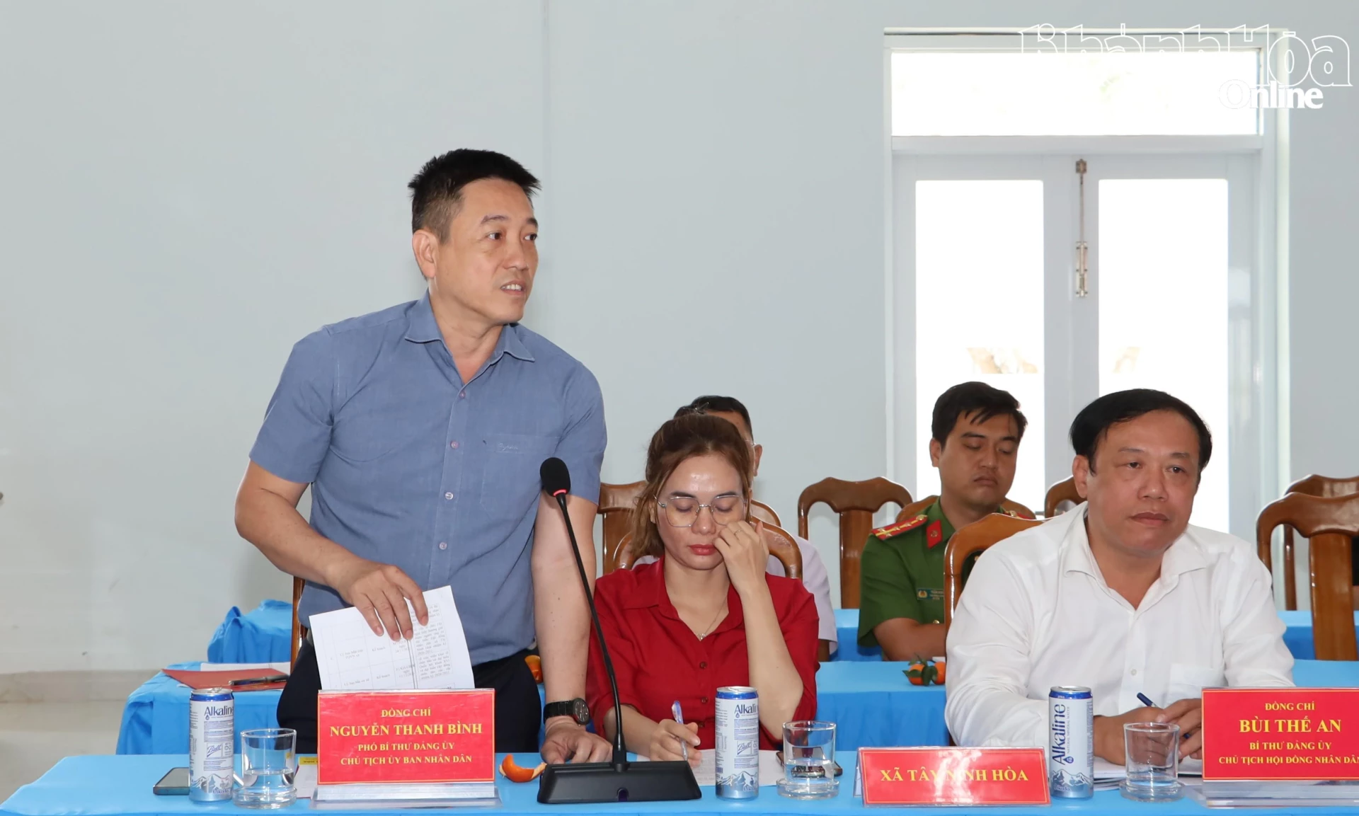 Ông Nguyễn Thanh Bình - Phó Bí thư Đảng ủy, Chủ tịch UBND xã Tây Ninh Hòa báo cáo công tác chuẩn bị bầu cử.