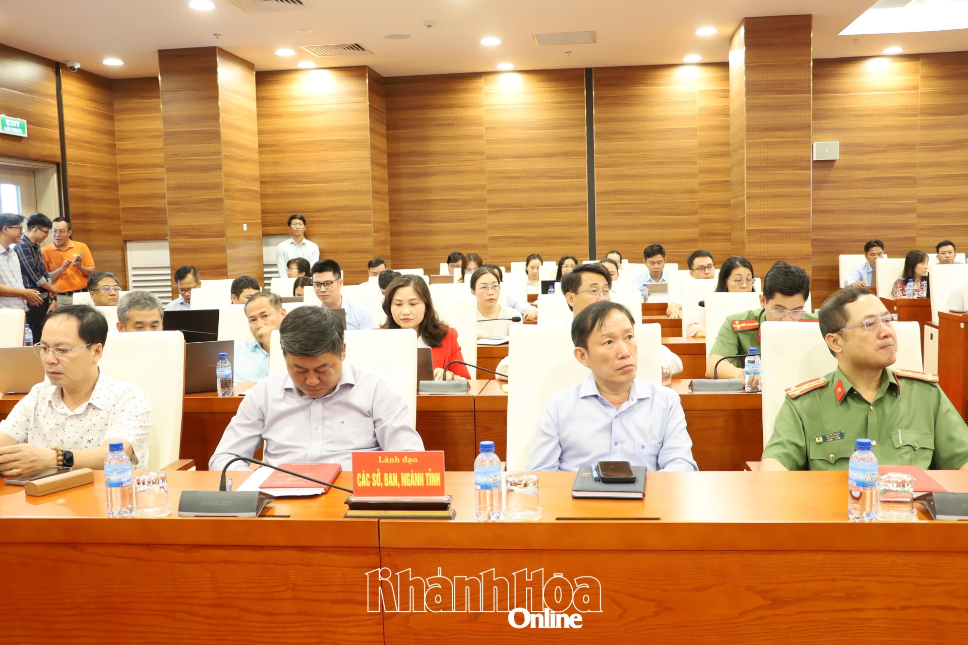 Các đại biểu tham dự hội nghị.