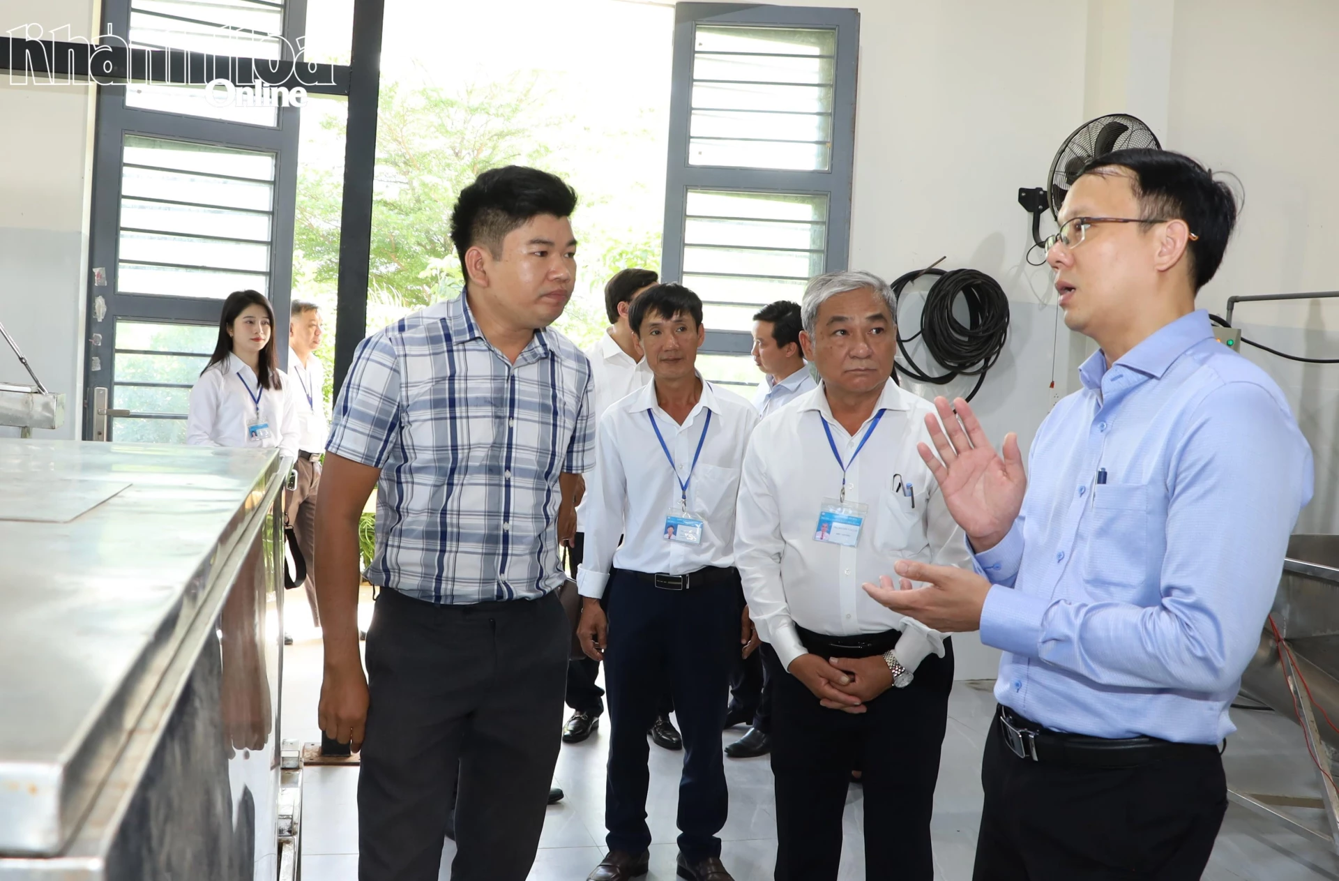 Đồng chí Nguyễn Thanh Hà tham quan, nắm bắt cơ sở vật chất, trang thiết bị đào tạo nghề điện lạnh.