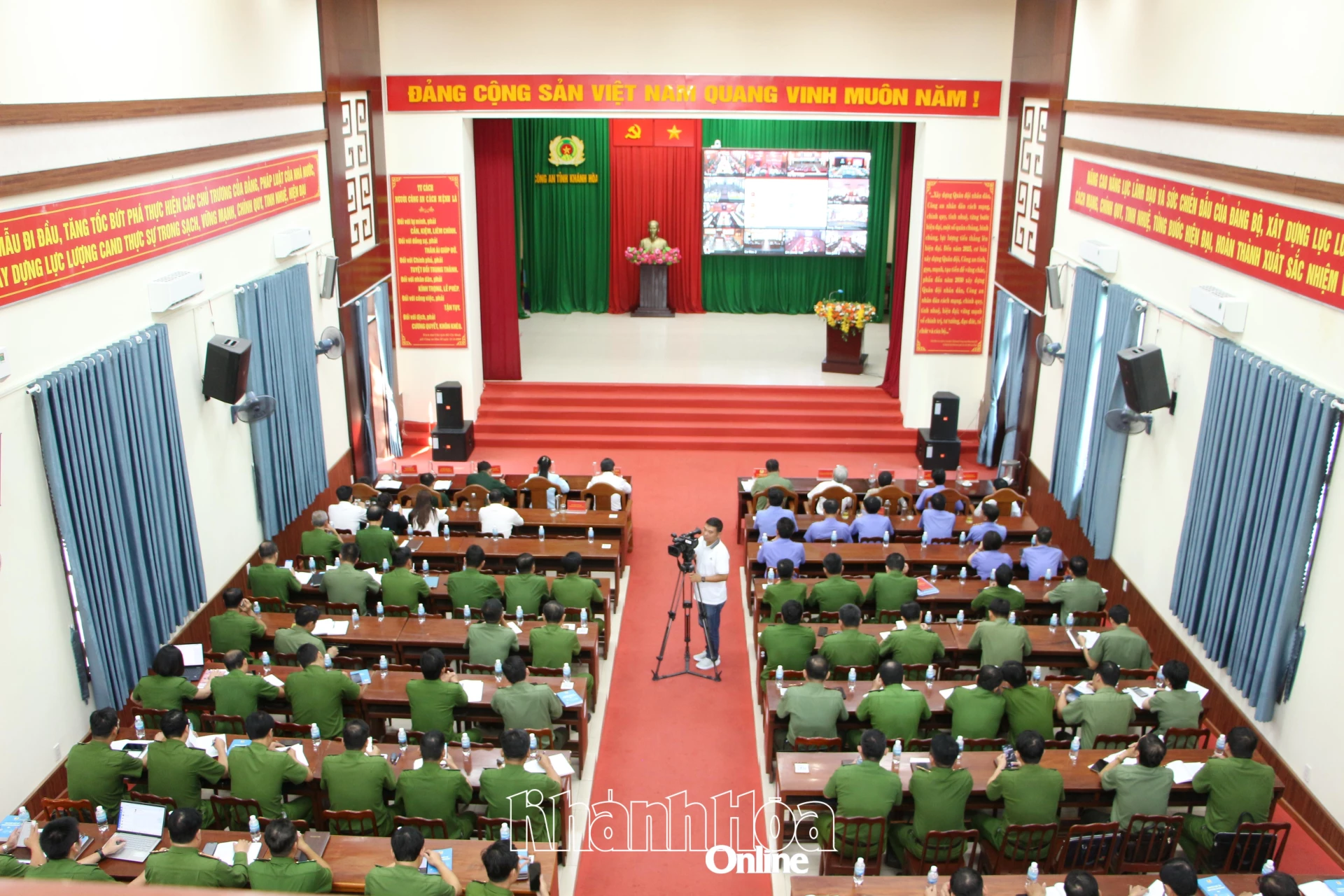 Quang cảnh hội nghị tại điểm cầu Khánh Hòa.