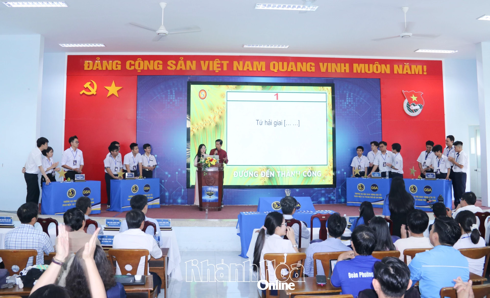Các đội thi đấu phần thi Sắc màu quê hương.