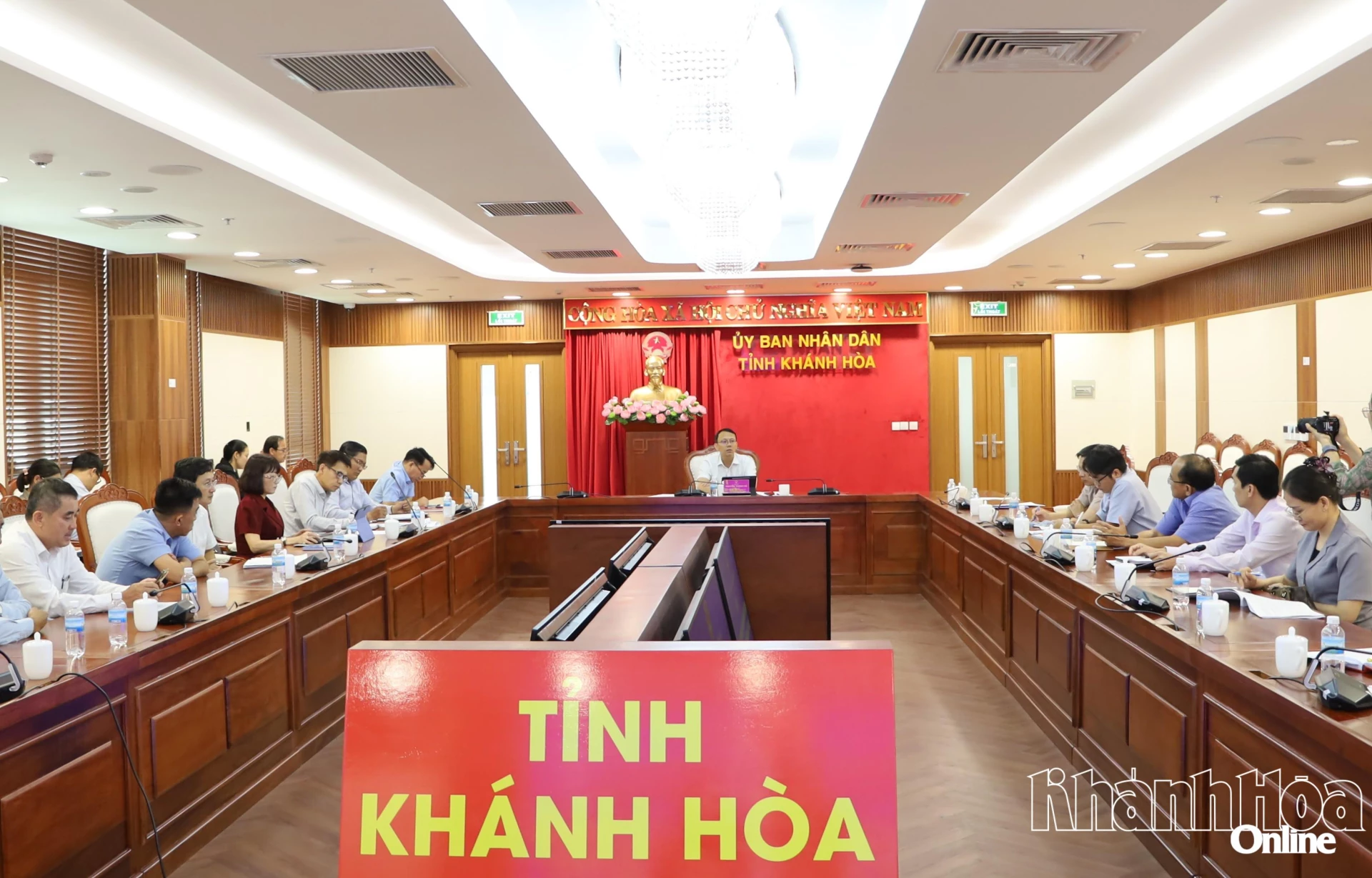 Quang cảnh tại cuộc họp.