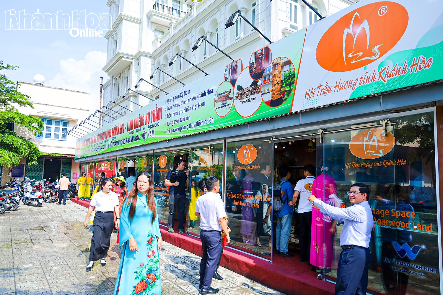 Khu vực giới thiệu di sản văn hóa trầm hương Khánh Hòa tại Bảo tàng tỉnh.