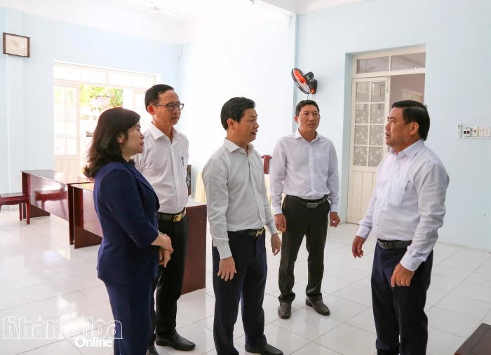 Kiểm tra tại các khu vực bỏ phiếu ở phường Phan Rang và phường Đông Hải