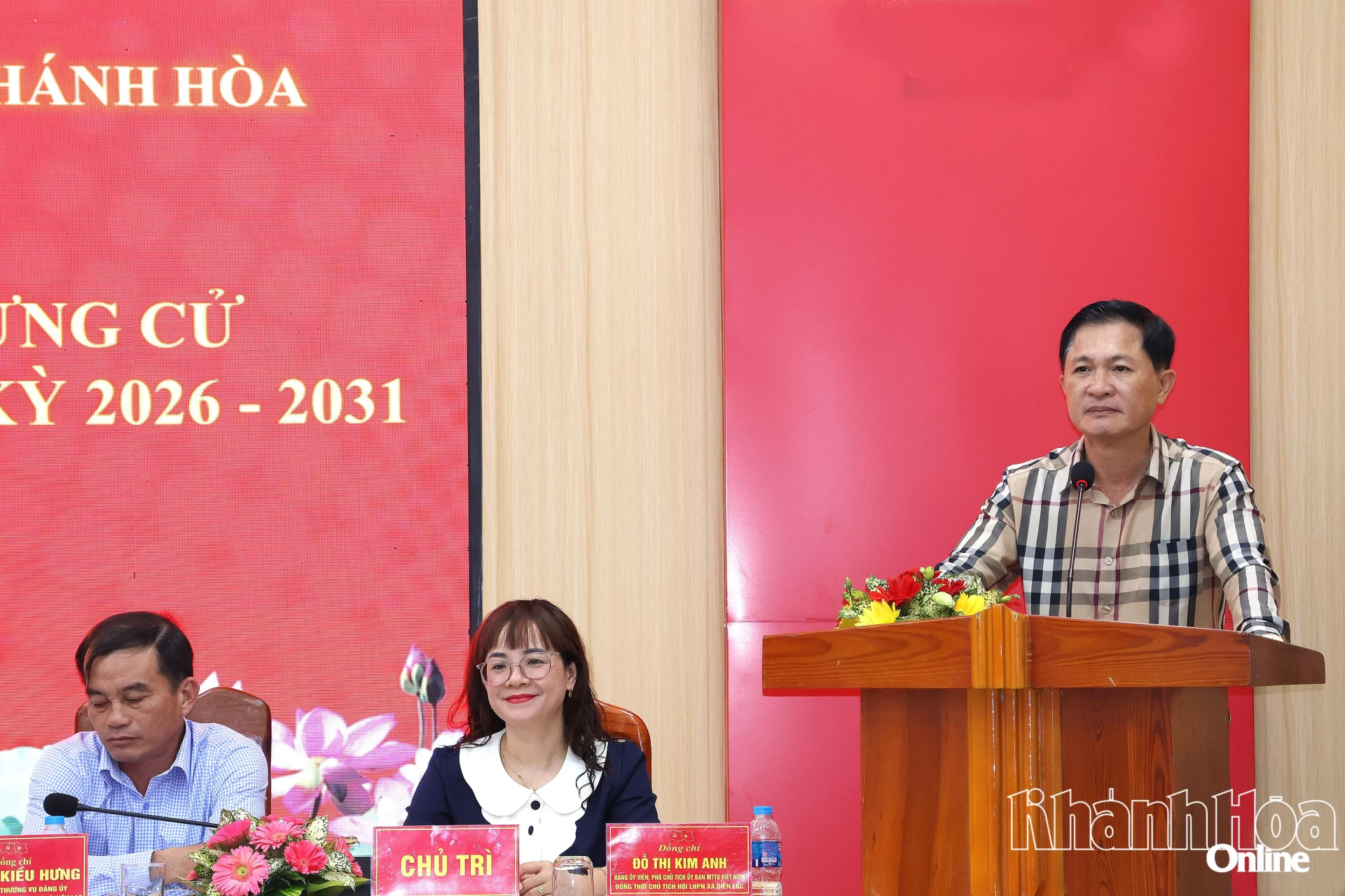 Ông Phan Gia Ngọc - Phó Trưởng ban Pháp chế HĐND tỉnh trình bày chương trình hành động.