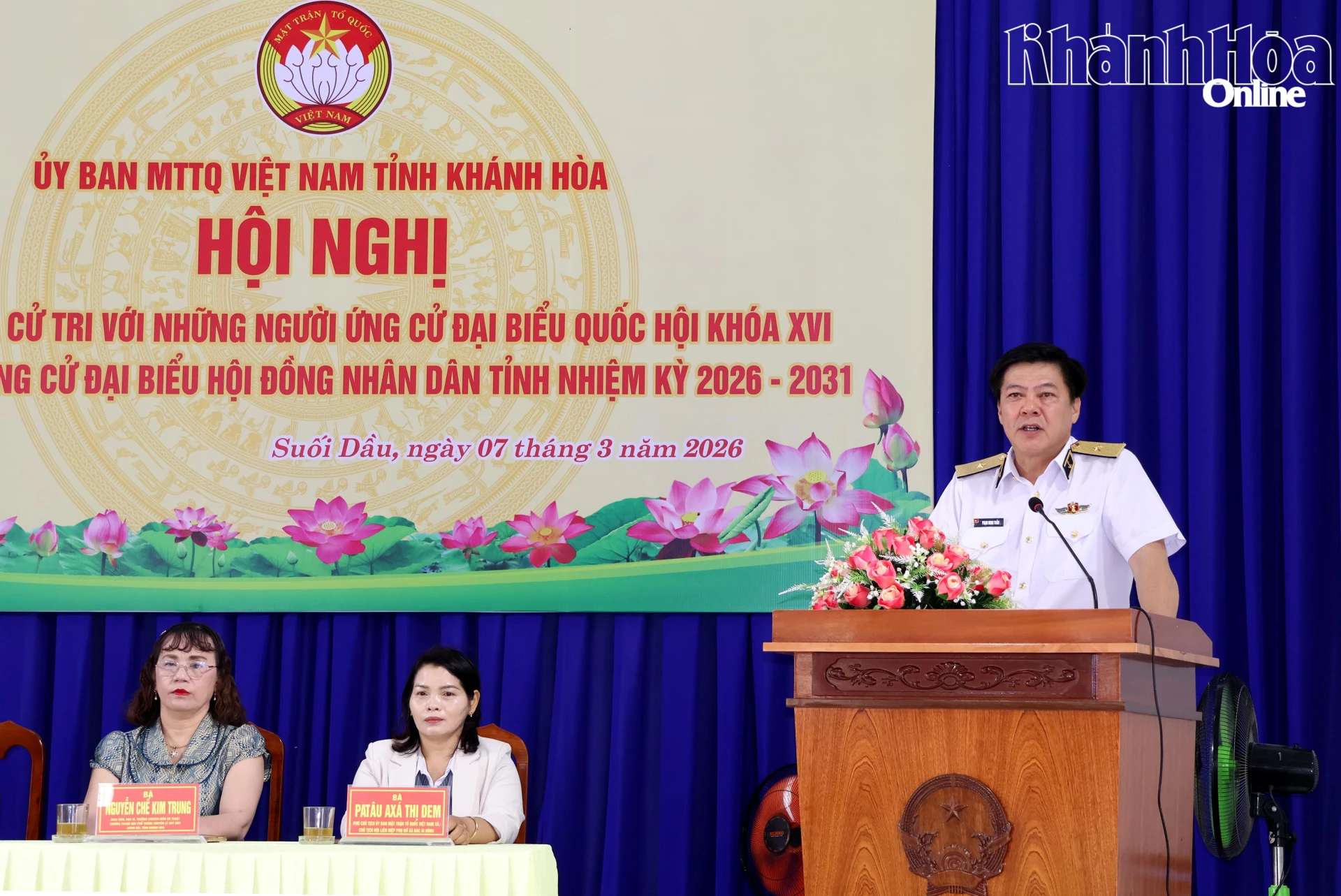 Chuẩn Đô đốc Phạm Minh Tuấn trình bày chương trình hành động.